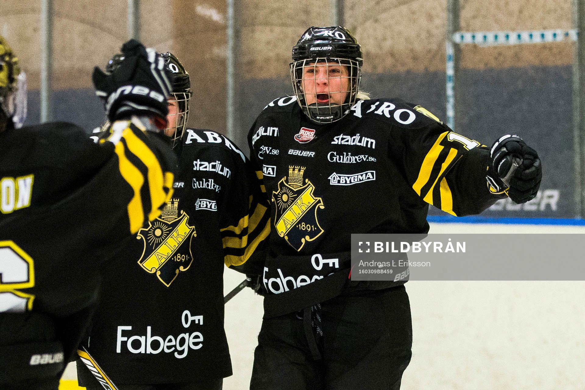 s Josefine Hoegh Persson jublar