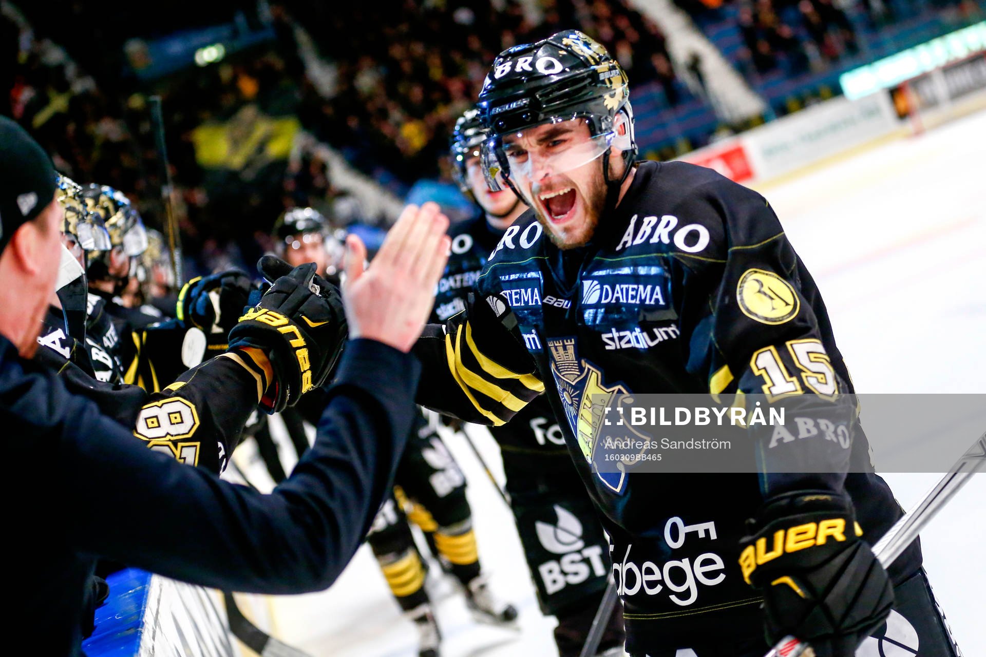 s Jonathan Andersson jublar