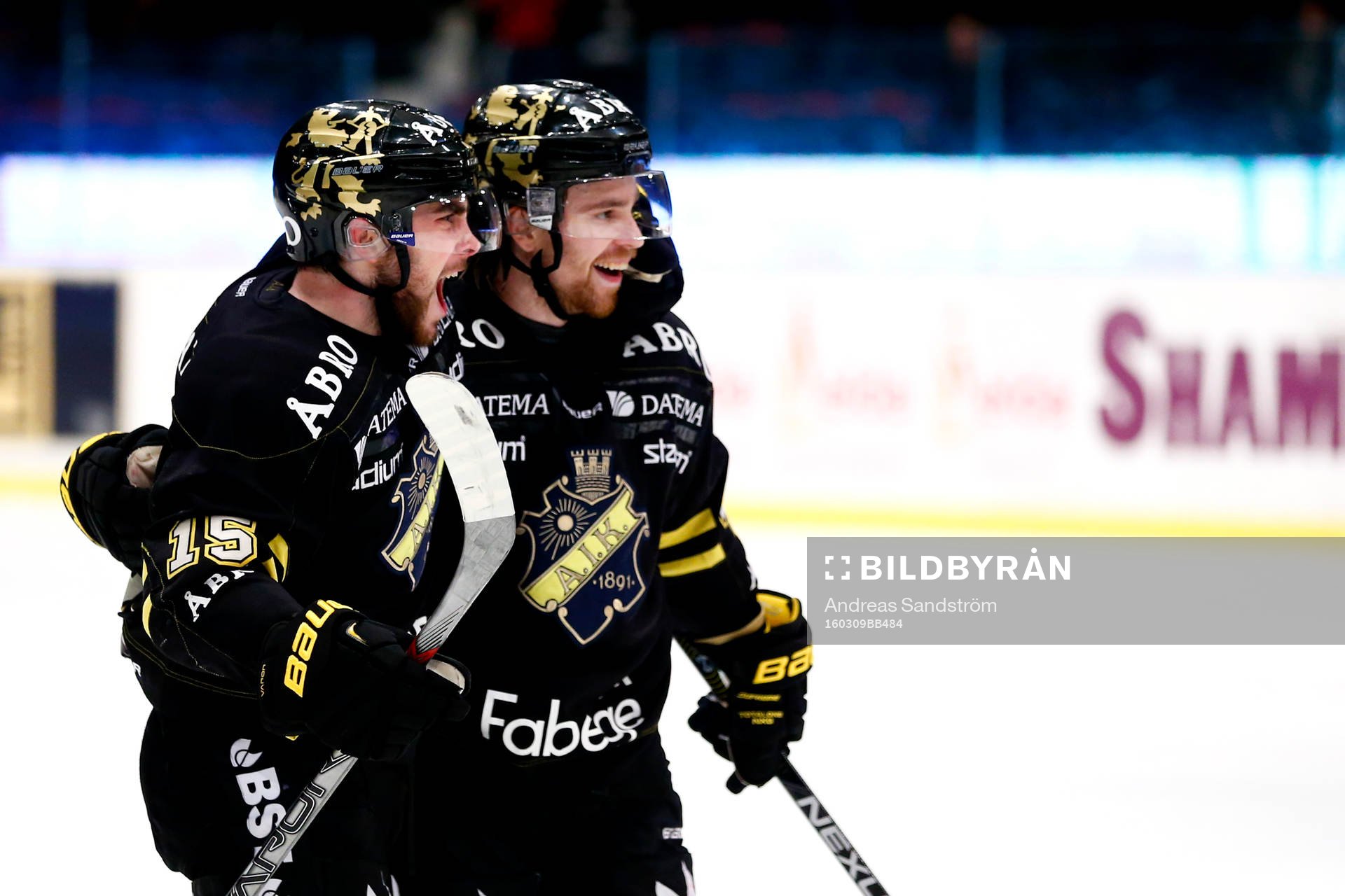 s Jonathan Andersson jublar