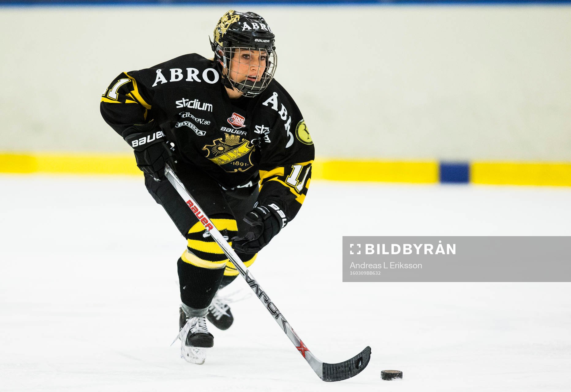 s Line Bialik Öien med pucken