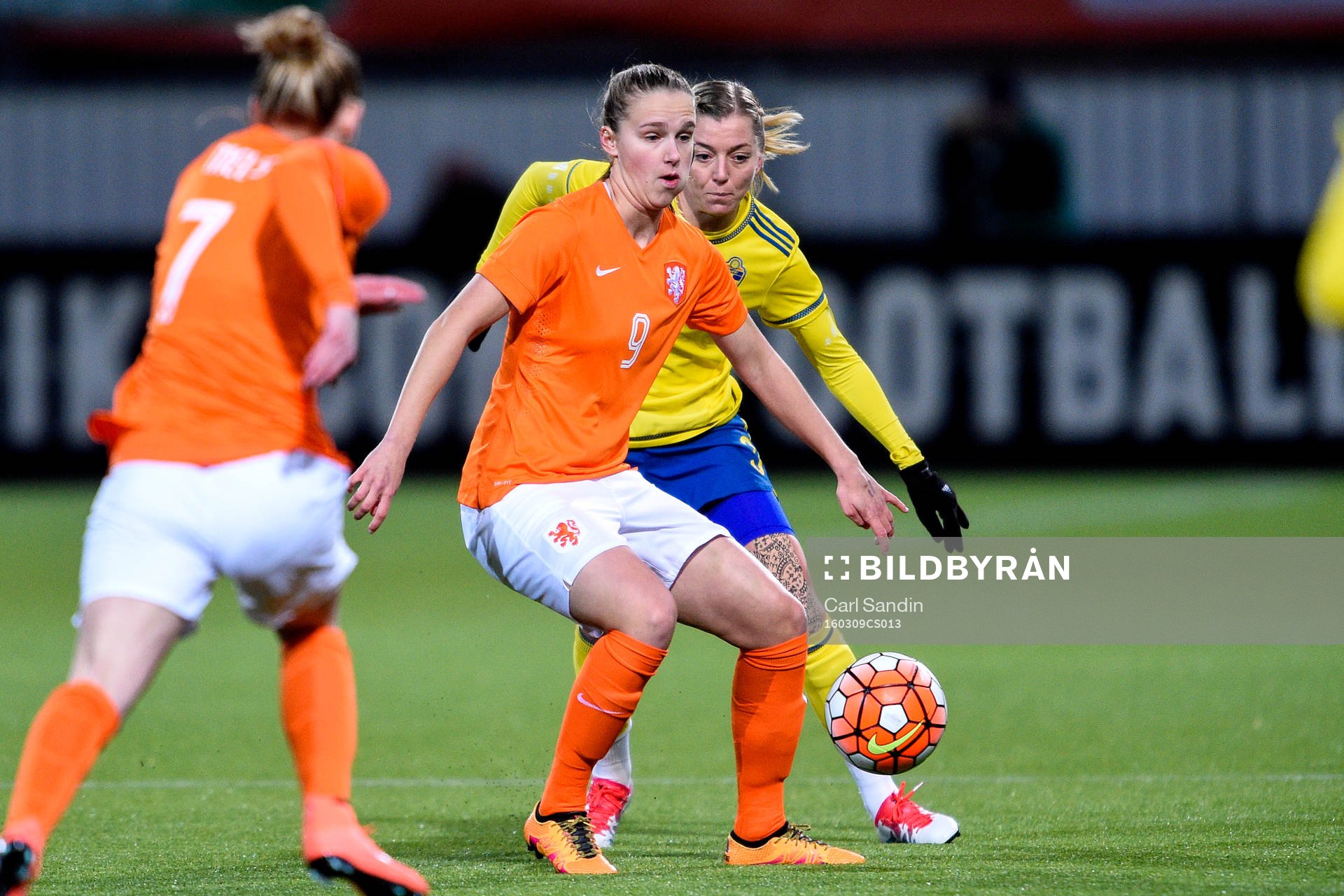 Nederländernas Vivianne Miedema och Sveriges Linda Sembrant