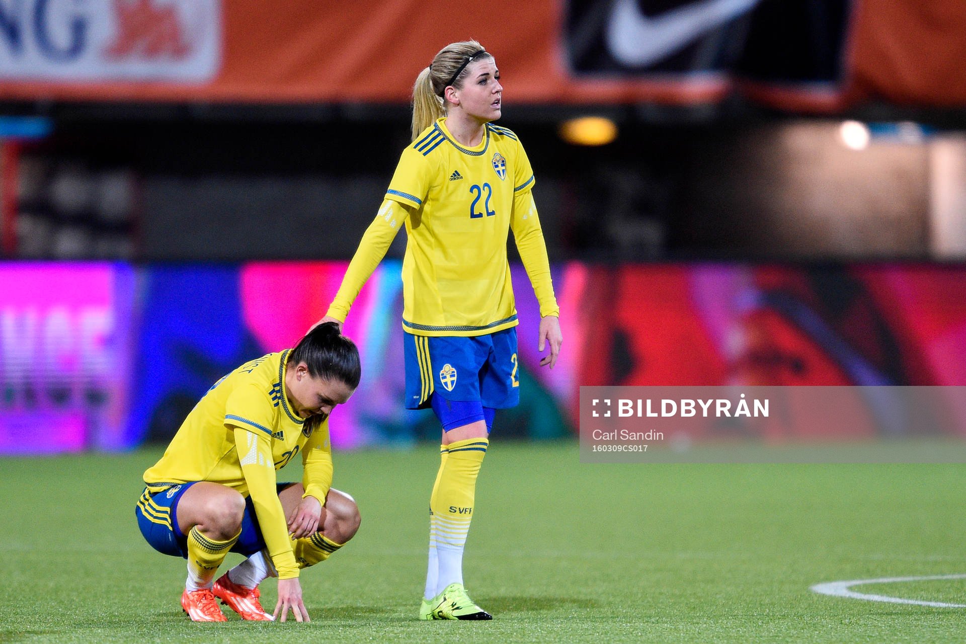 Sveriges Emilia Appelqvist och Olivia Schough deppar