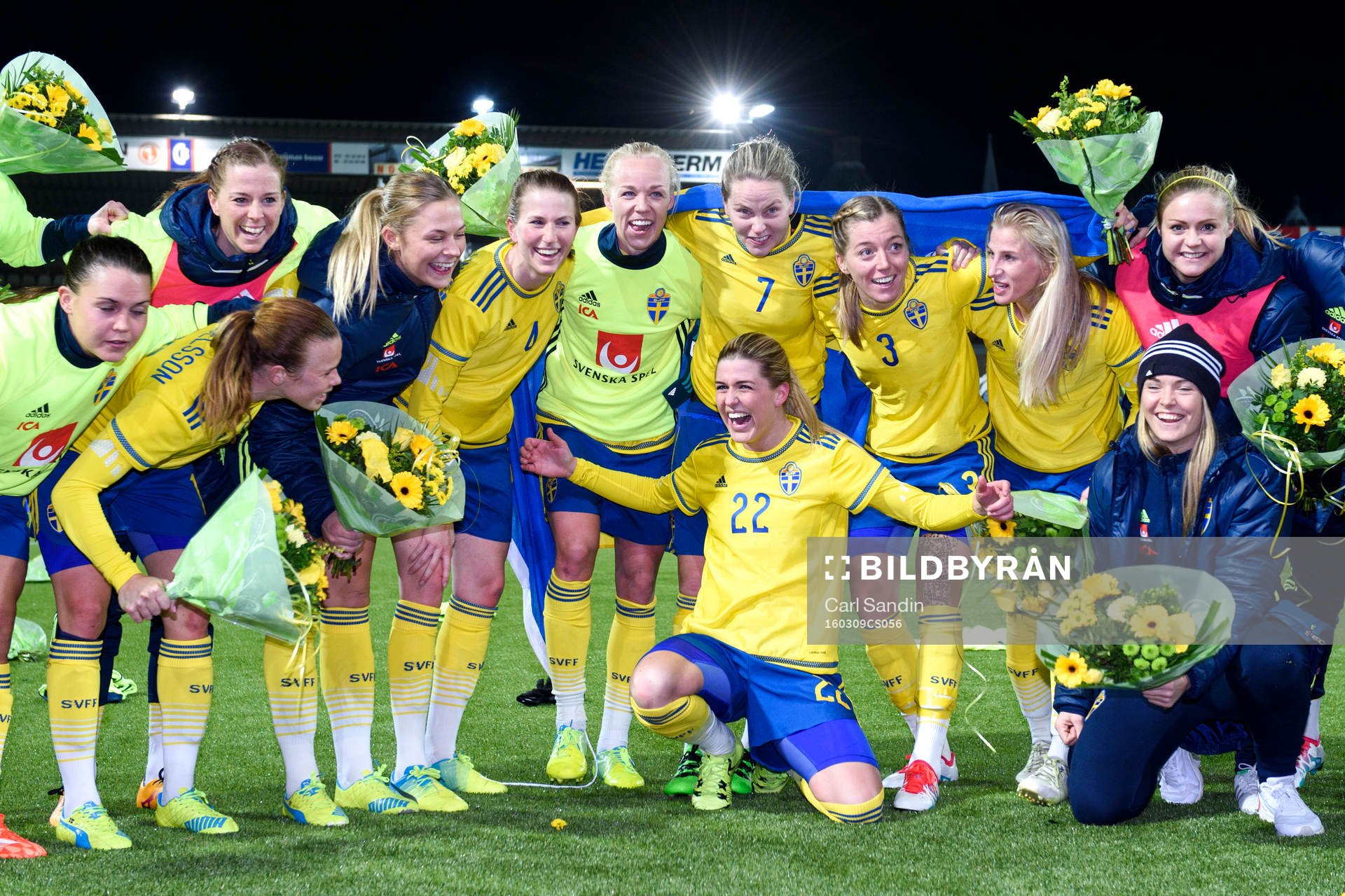 Sveriges Olivia Schough jublar med resten av laget