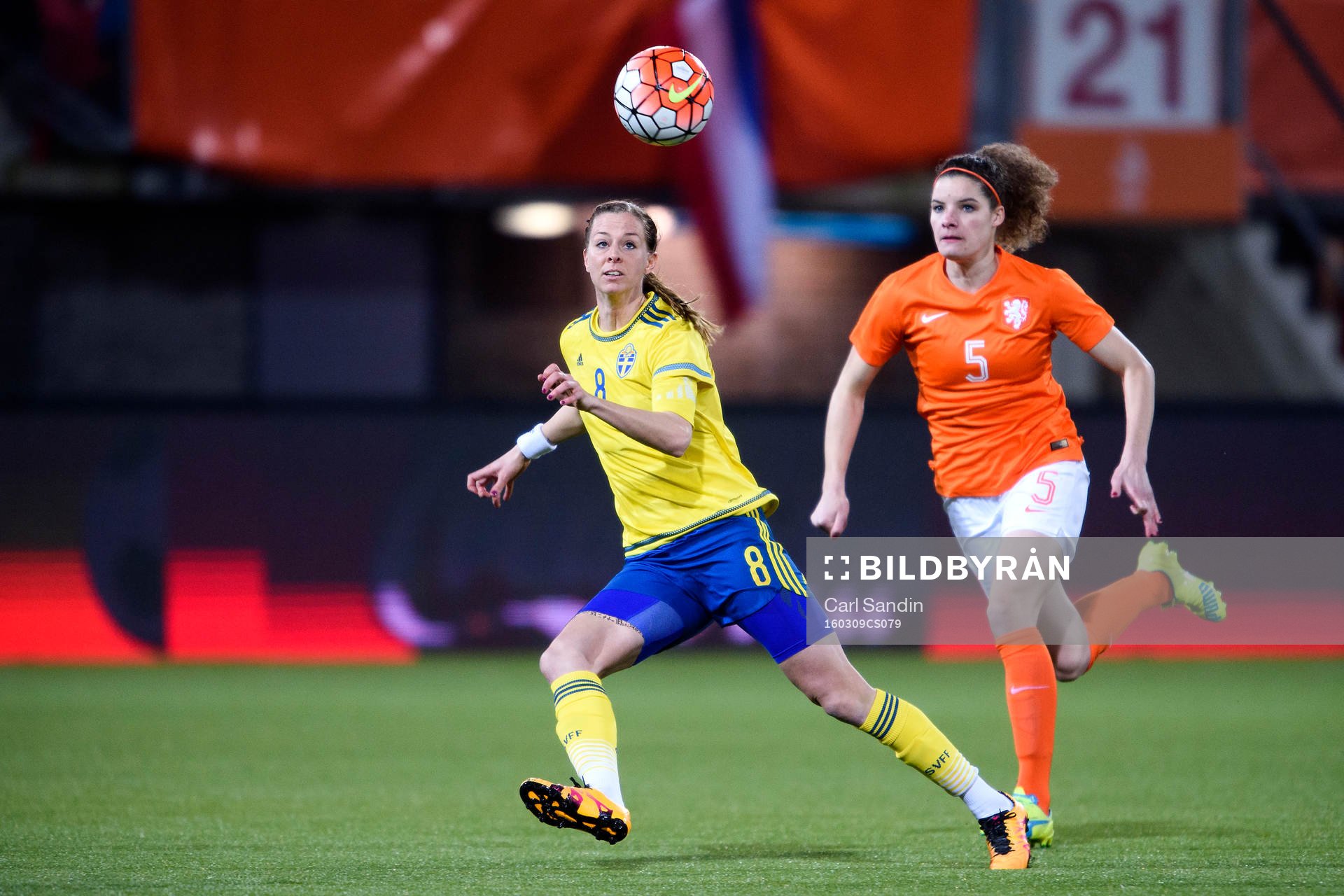 Sveriges Lotta Schelin och Nederländernas Dominique Jansen