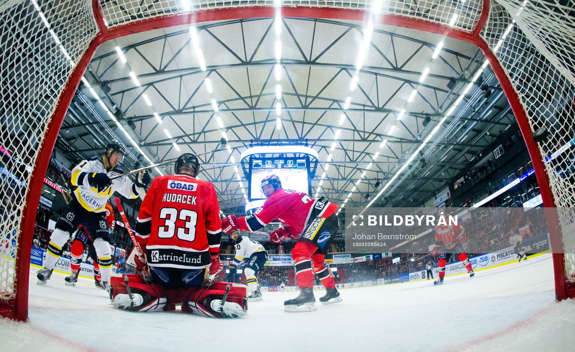 s Chris Campoli gör 2-1 och framför mål jublar Simon