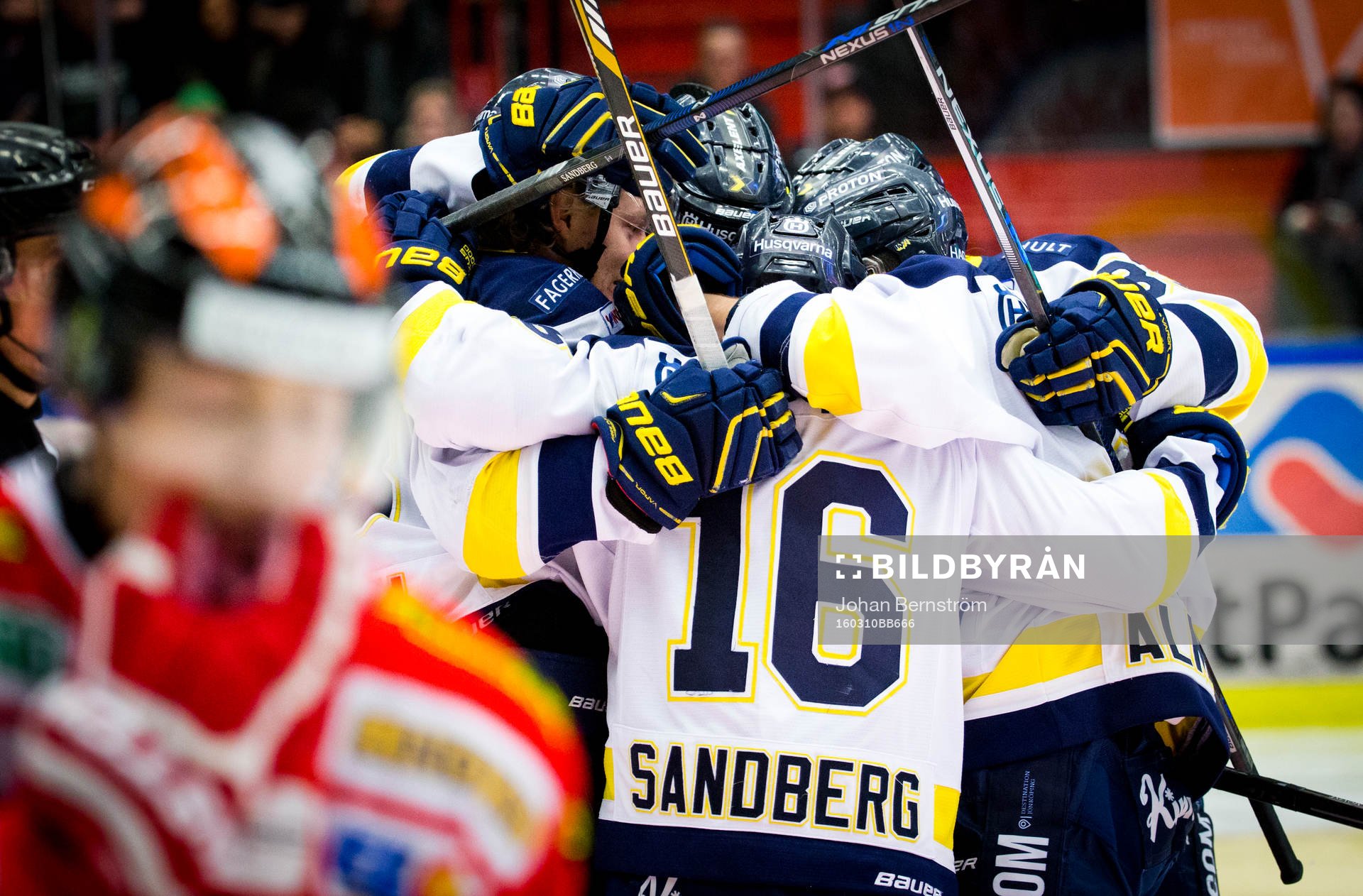 s Filip Sandberg gör 2-3 och jublar med Oscar Sundh och
