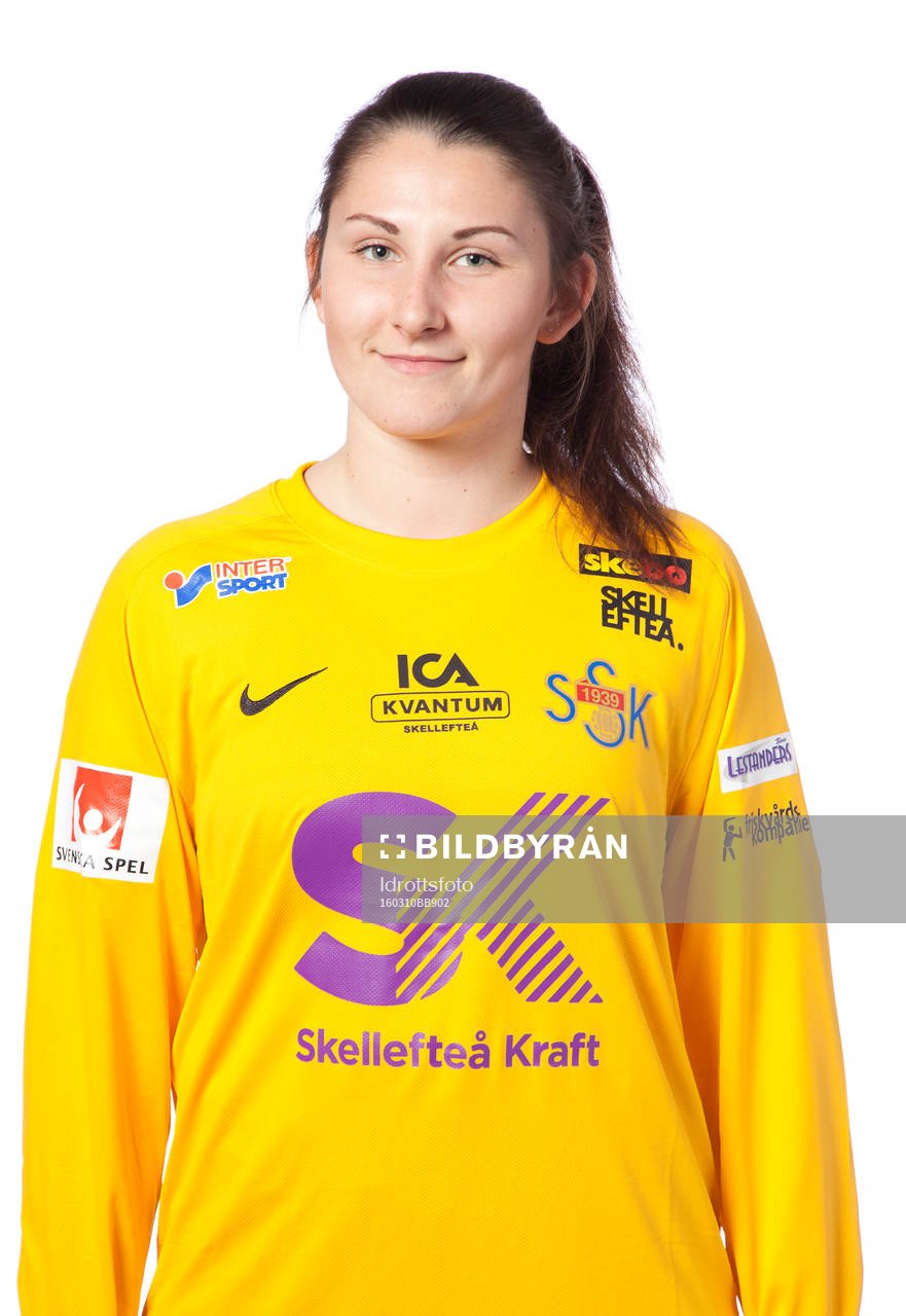 Målvakt Lovisa Koss poserar för ett porträtt den 10 mars 2016 i Umeå.