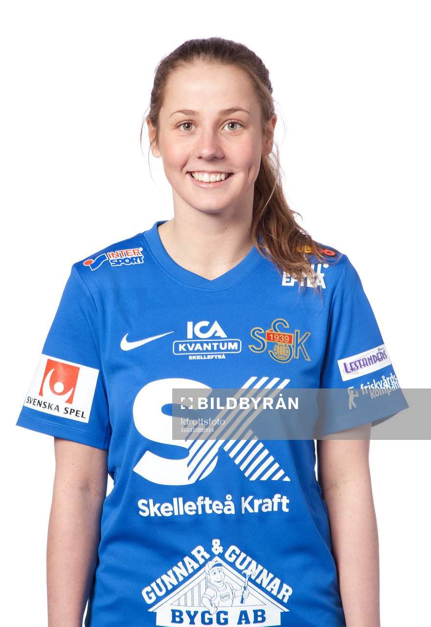 Olivia Holm poserar för ett porträtt den 10 mars 2016 i Umeå.