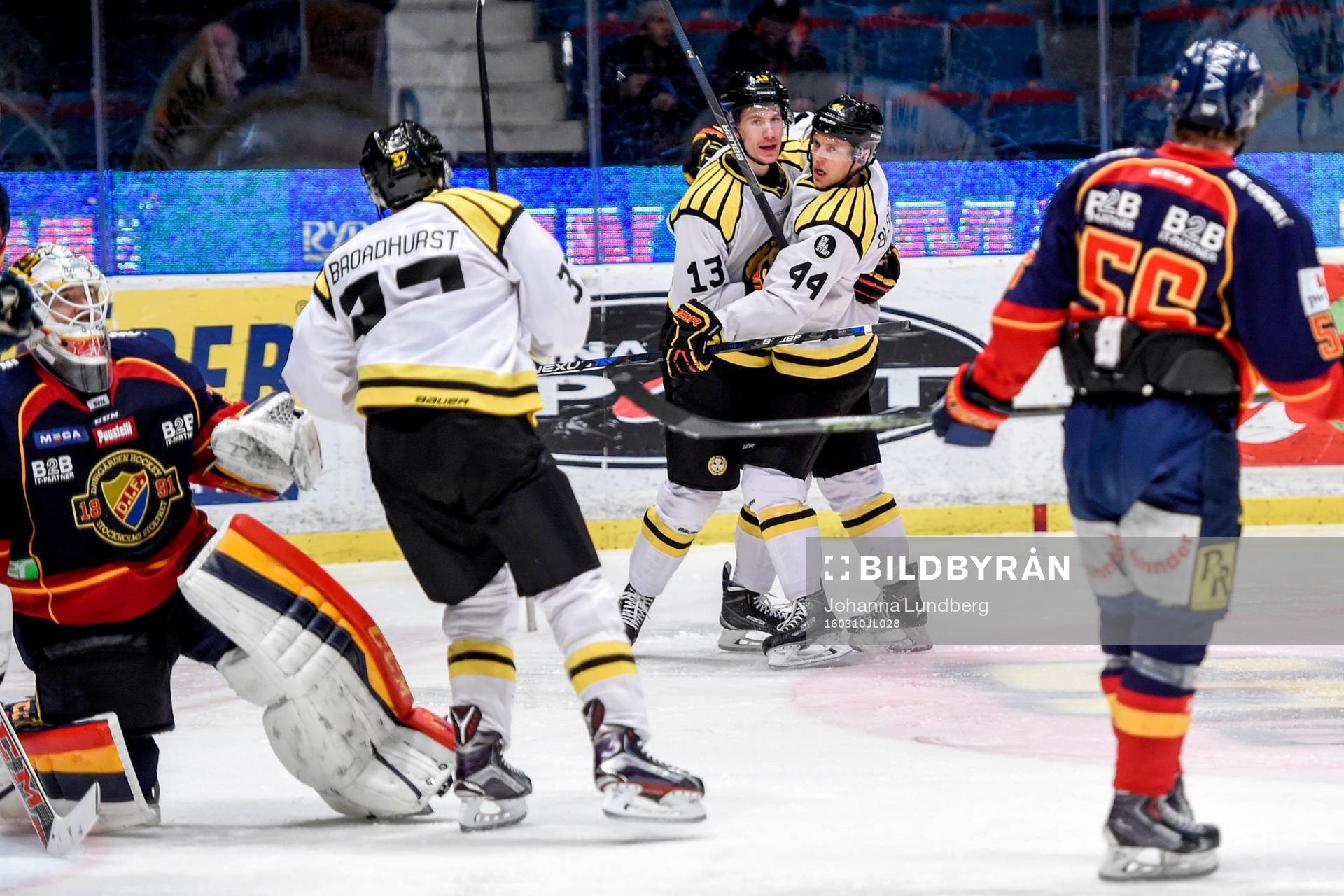 Brynäs Sondre Olden jublar med Jacob Blomqvist