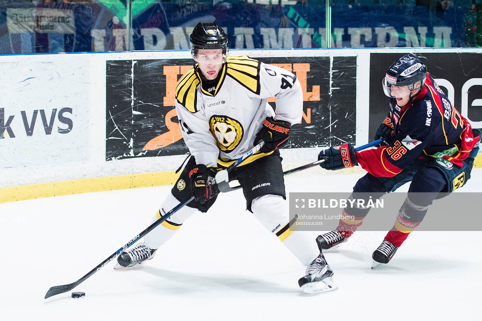 Brynäs Greg Scott mot Djurgårdens Philip Holm  i