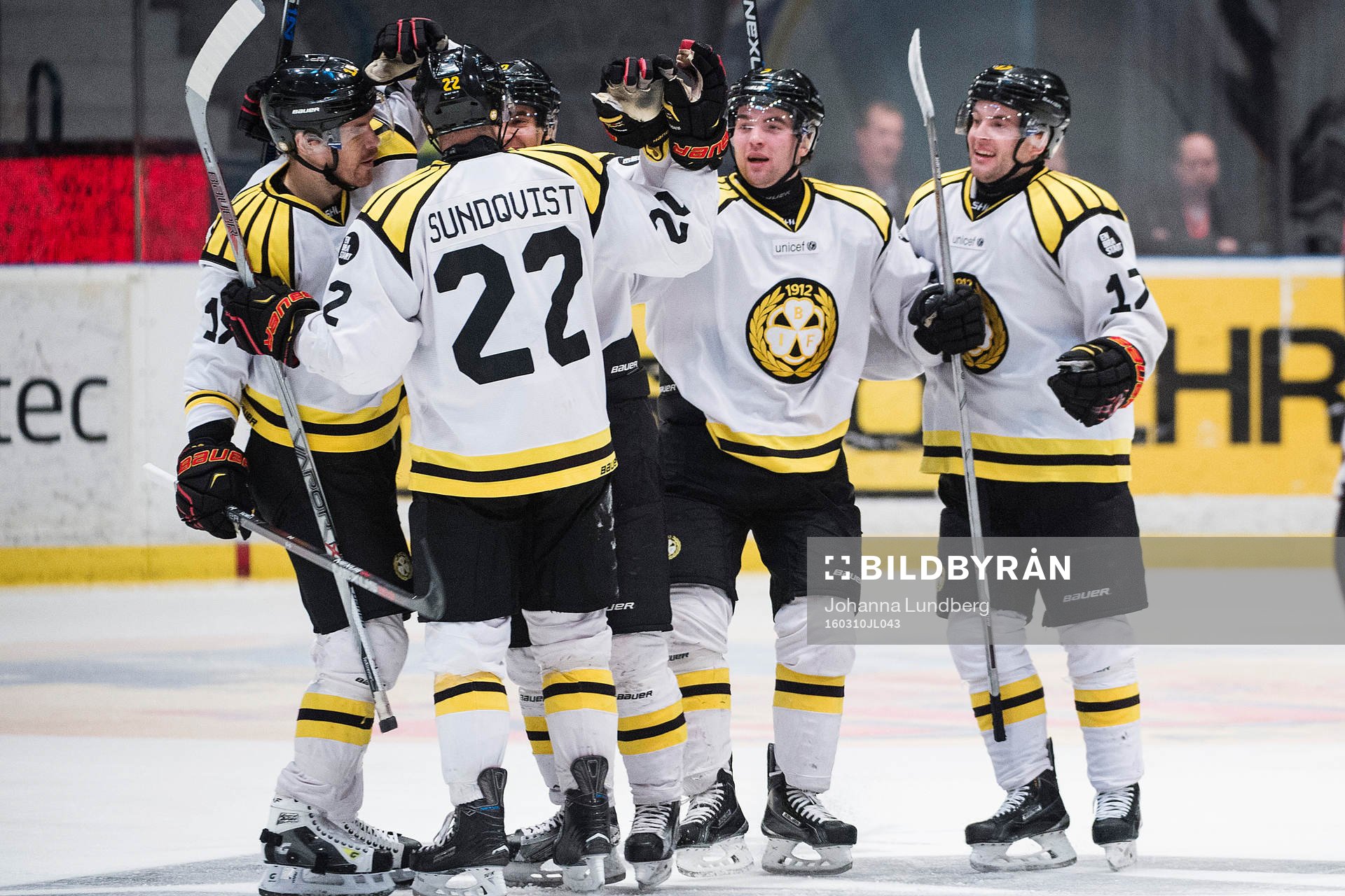 Brynäs spelare jublar