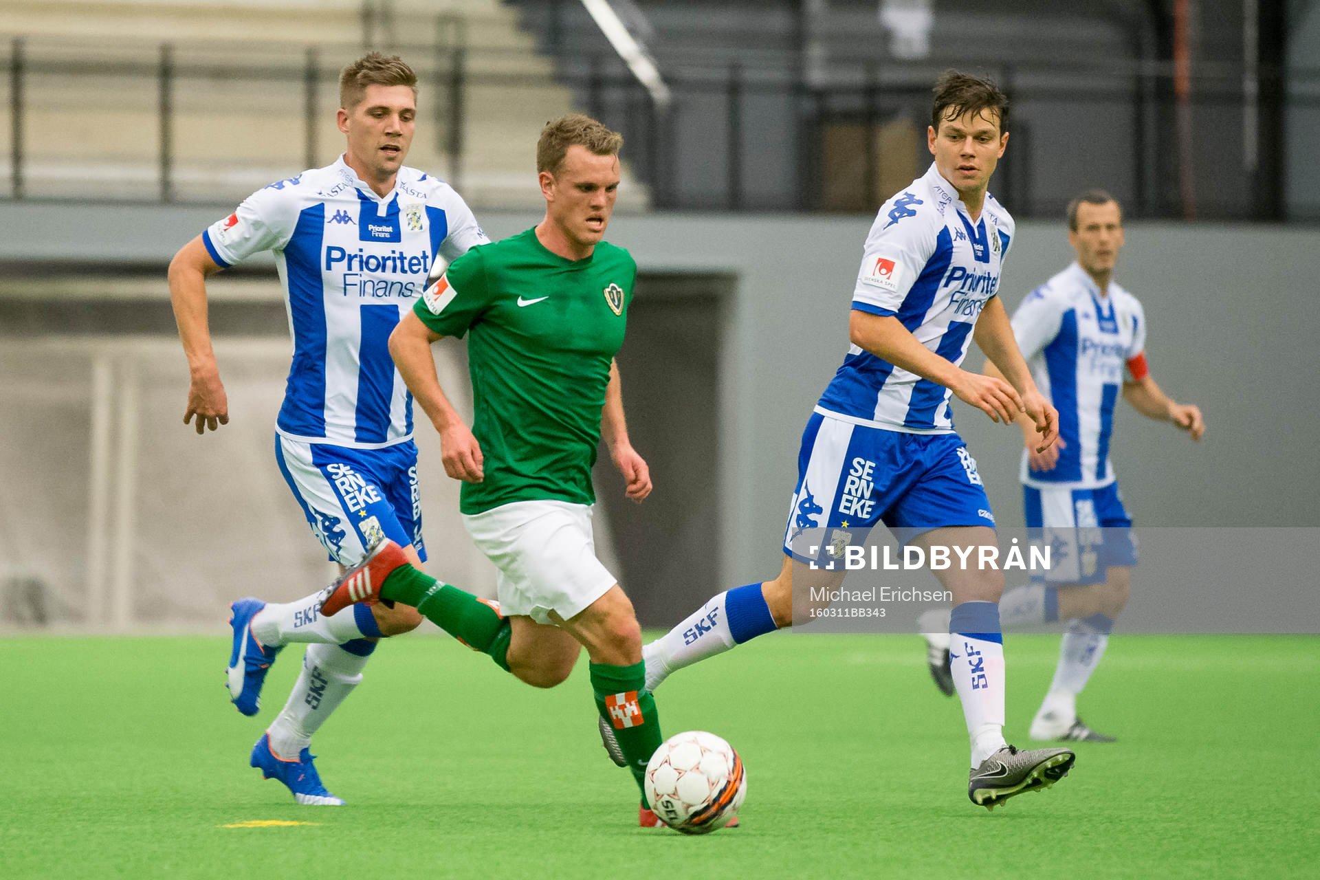 Jönköpings Stian Semb Aasmundsen mellan IFK Göteborgs Mikael Boman och Mads Albaek under en träningsmatch i fotboll mellan IFK Göteborg och Jönköping Södra den 11 mars 2016 i Göteborg.