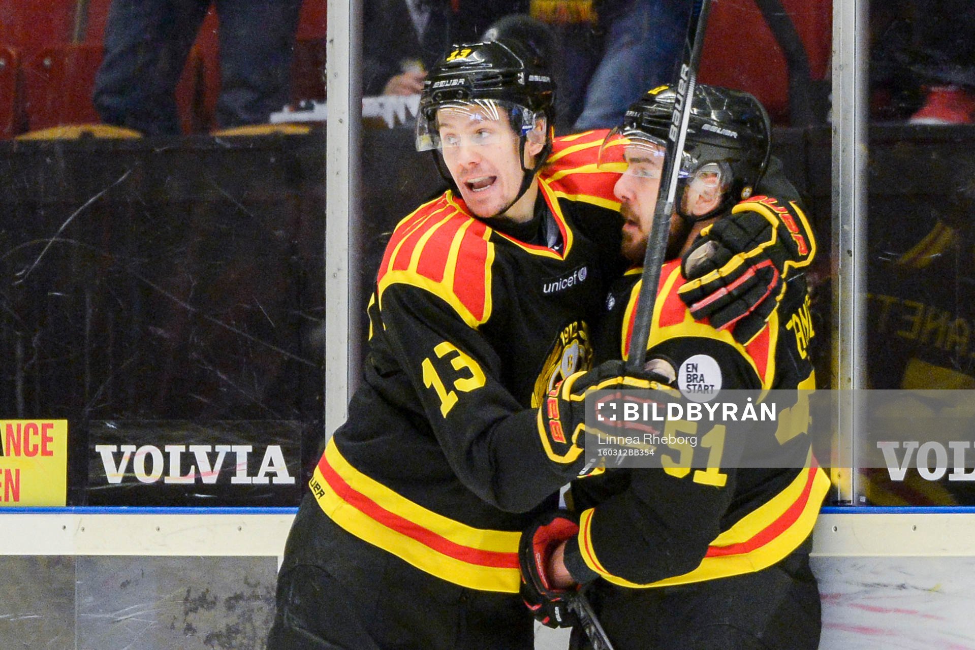 Brynäs Sondre Olden och Marc Zanetti jublar