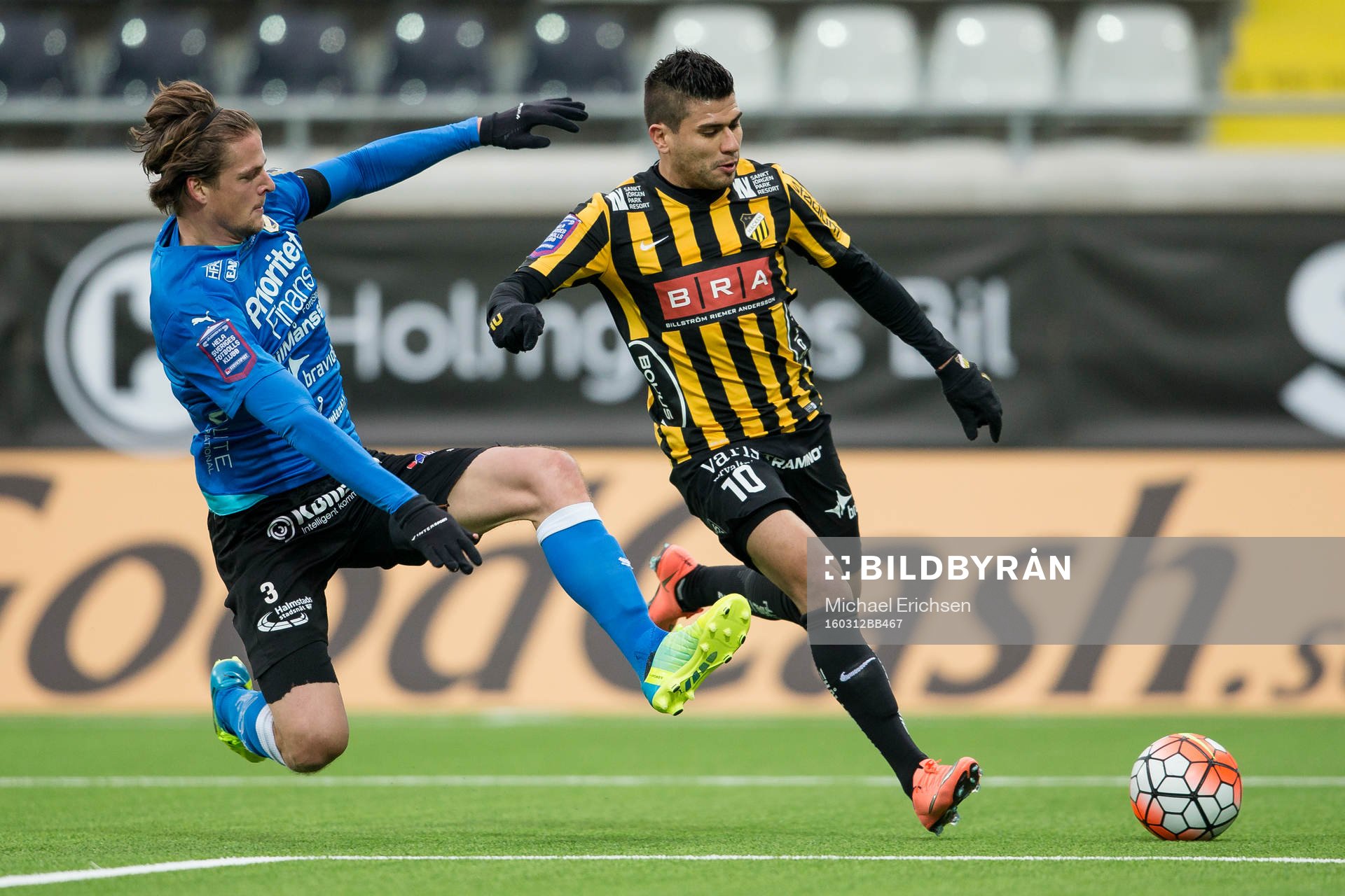 Halmstads Fredrik Liverstam mot Häckens Paulinho