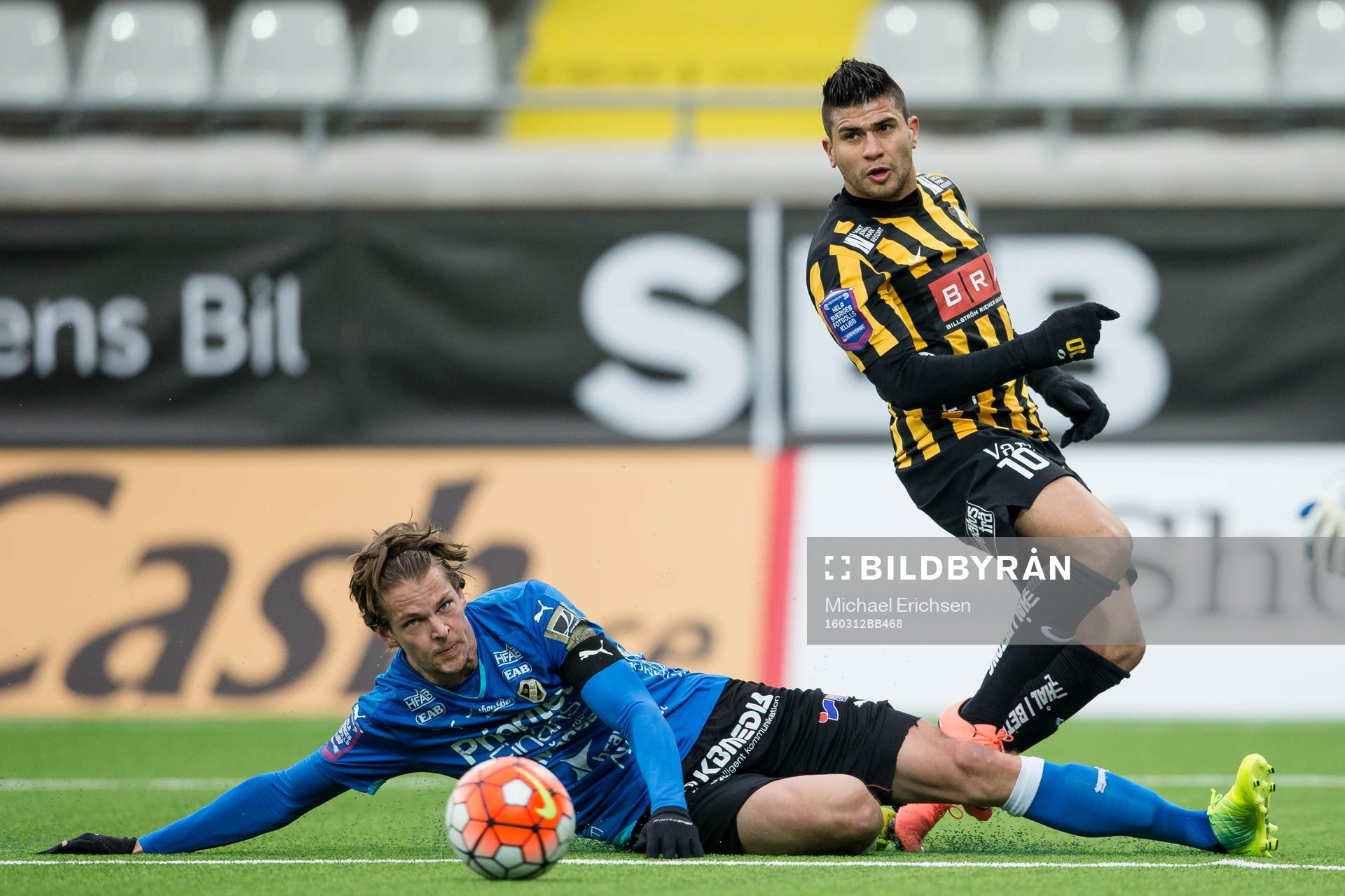 Halmstads Fredrik Liverstam mot Häckens Paulinho