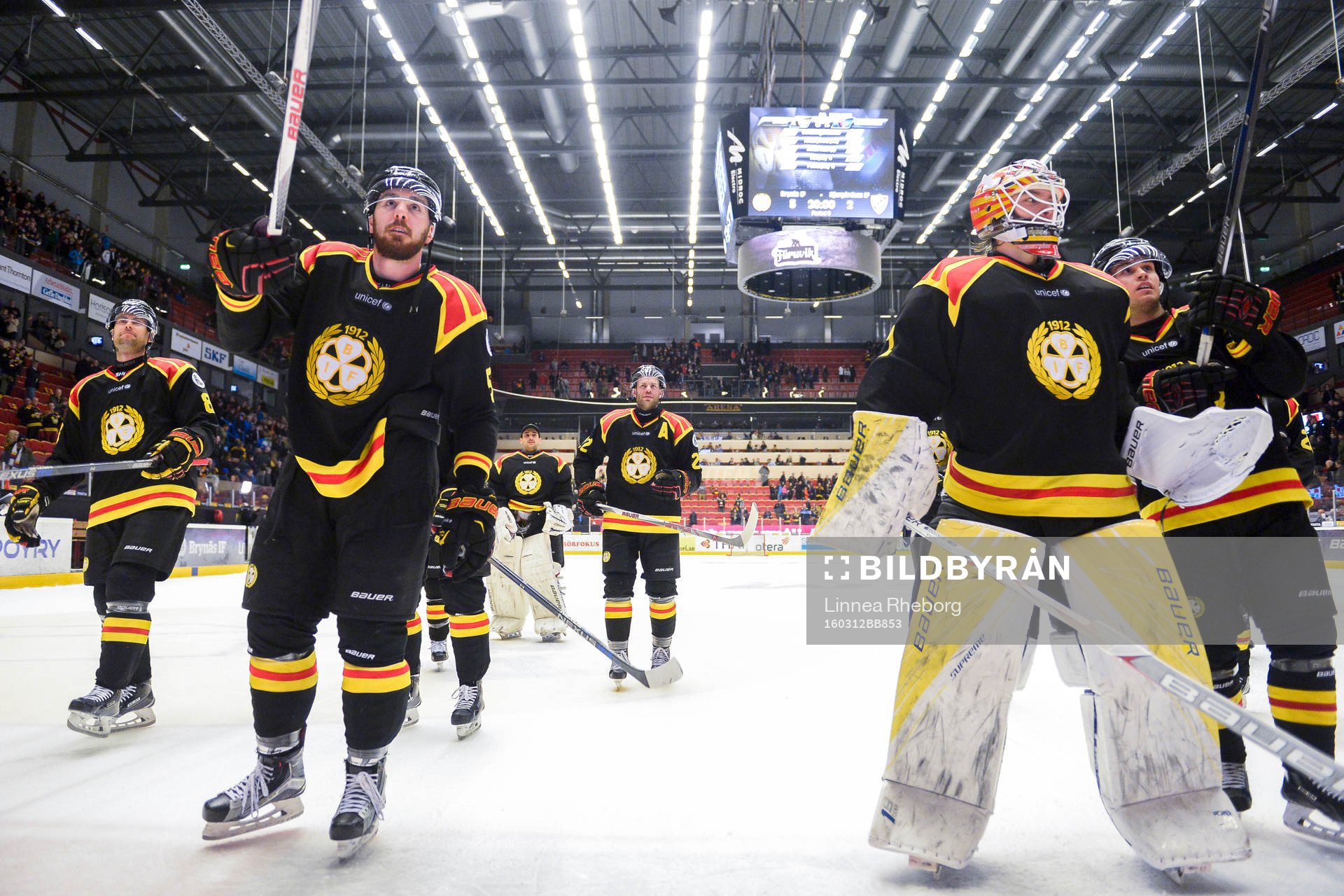 Brynäs Marc Zanetti och Brynäs målvakt Felix Sandström