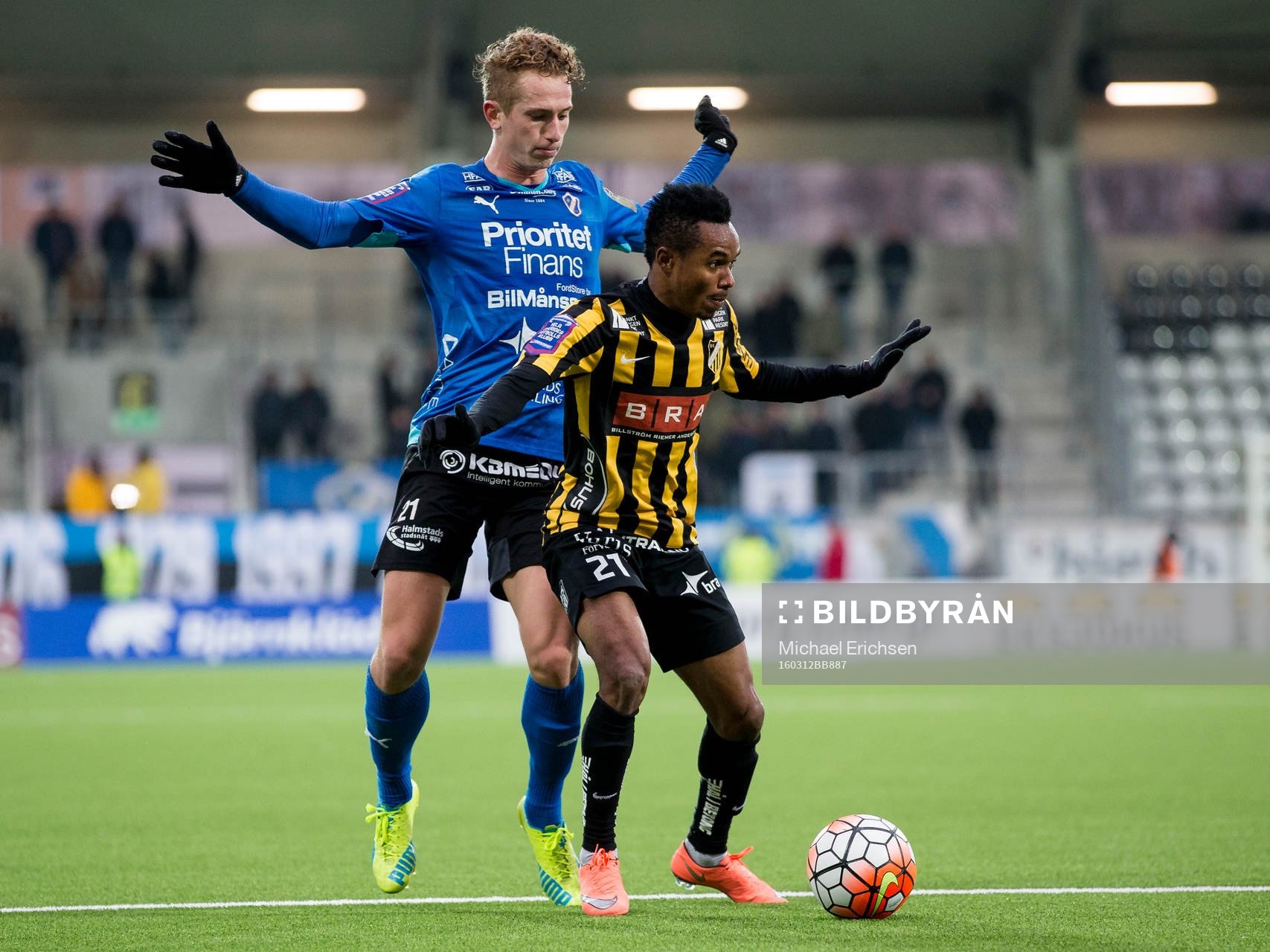 Halmstads Andreas Bengtsson mot Häckens Nasiru Mohammed