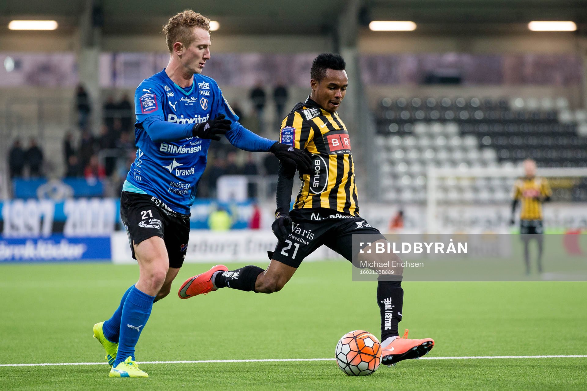 Halmstads Andreas Bengtsson mot Häckens Nasiru Mohammed