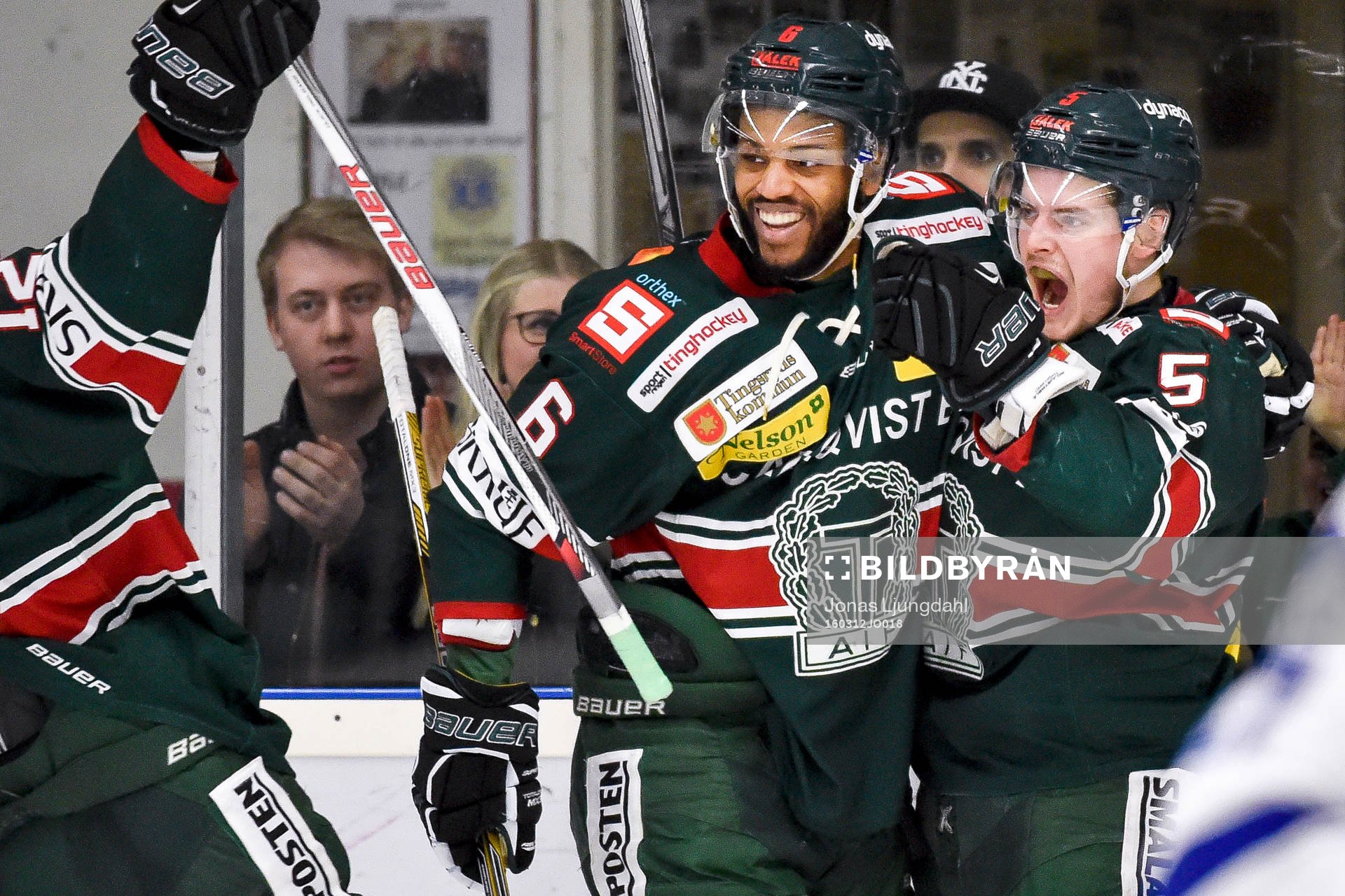 Tingsryds Drew Paris och Niklas Enberg jublar