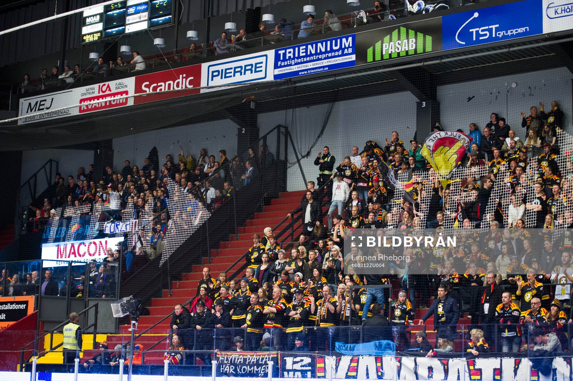 Djurgårdens klack (till vänster) och Brynäs klack (till