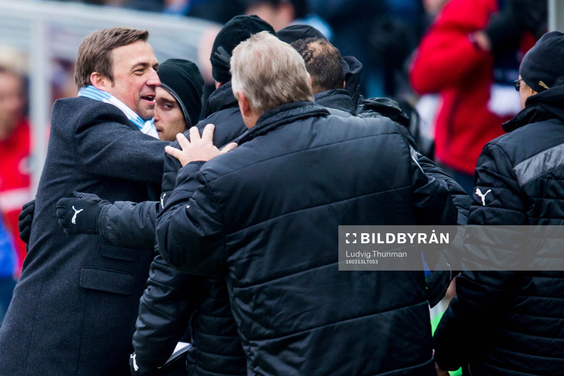 Malmö FFs tränare Allan Kuhn firar segern med bänken