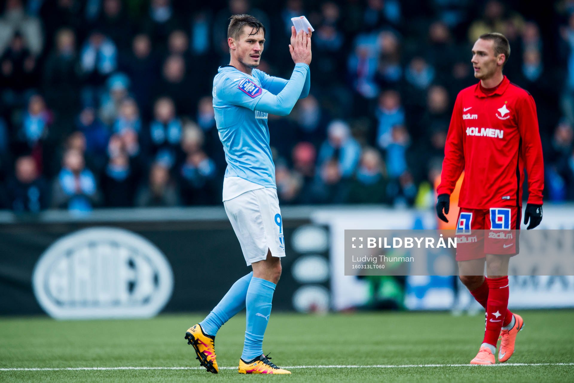 Malmö FFs Markus Rosenberg tackar publiken när han