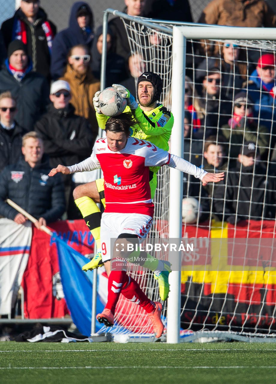 Kalmars Marcus Antonsson och Helsingborgs målvakt Matt