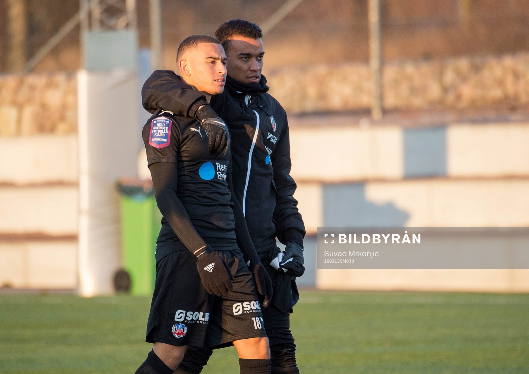 Helsingborgs Jordan Larsson tröstas