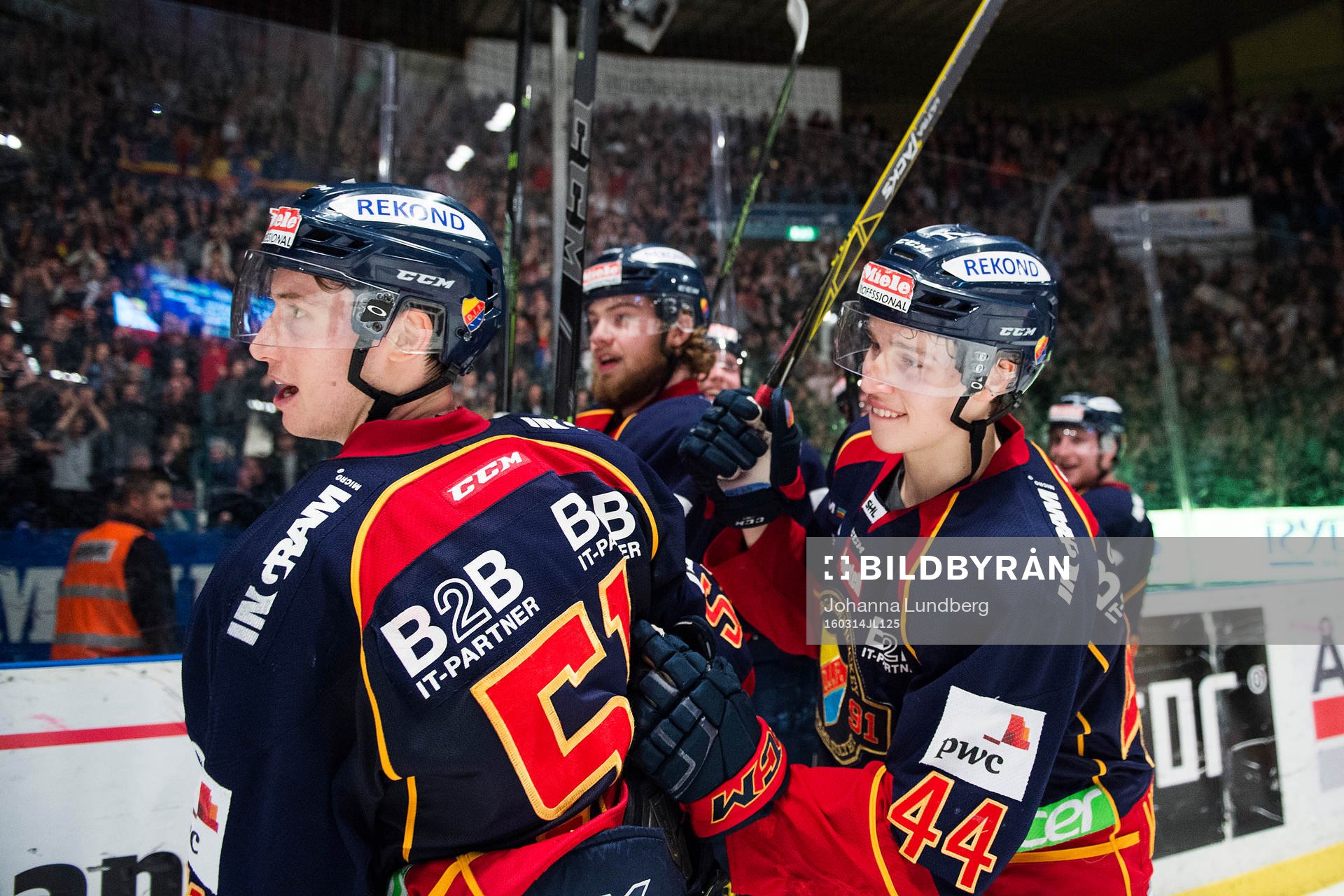 Djurgårdens Robin Alvarez och Lukas Vejdemo jublar med