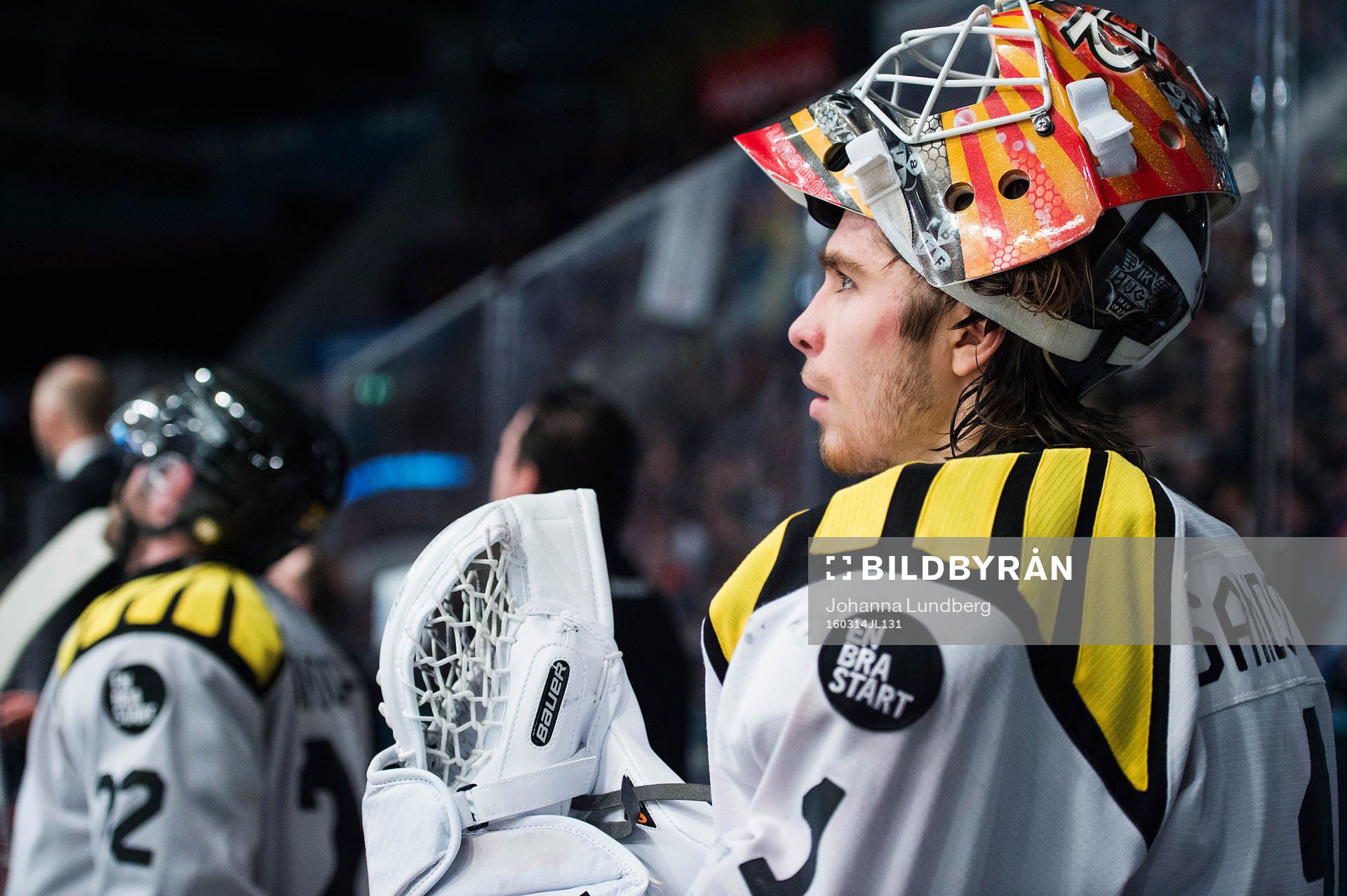 Brynäs målvakt Felix Sandström i båset i