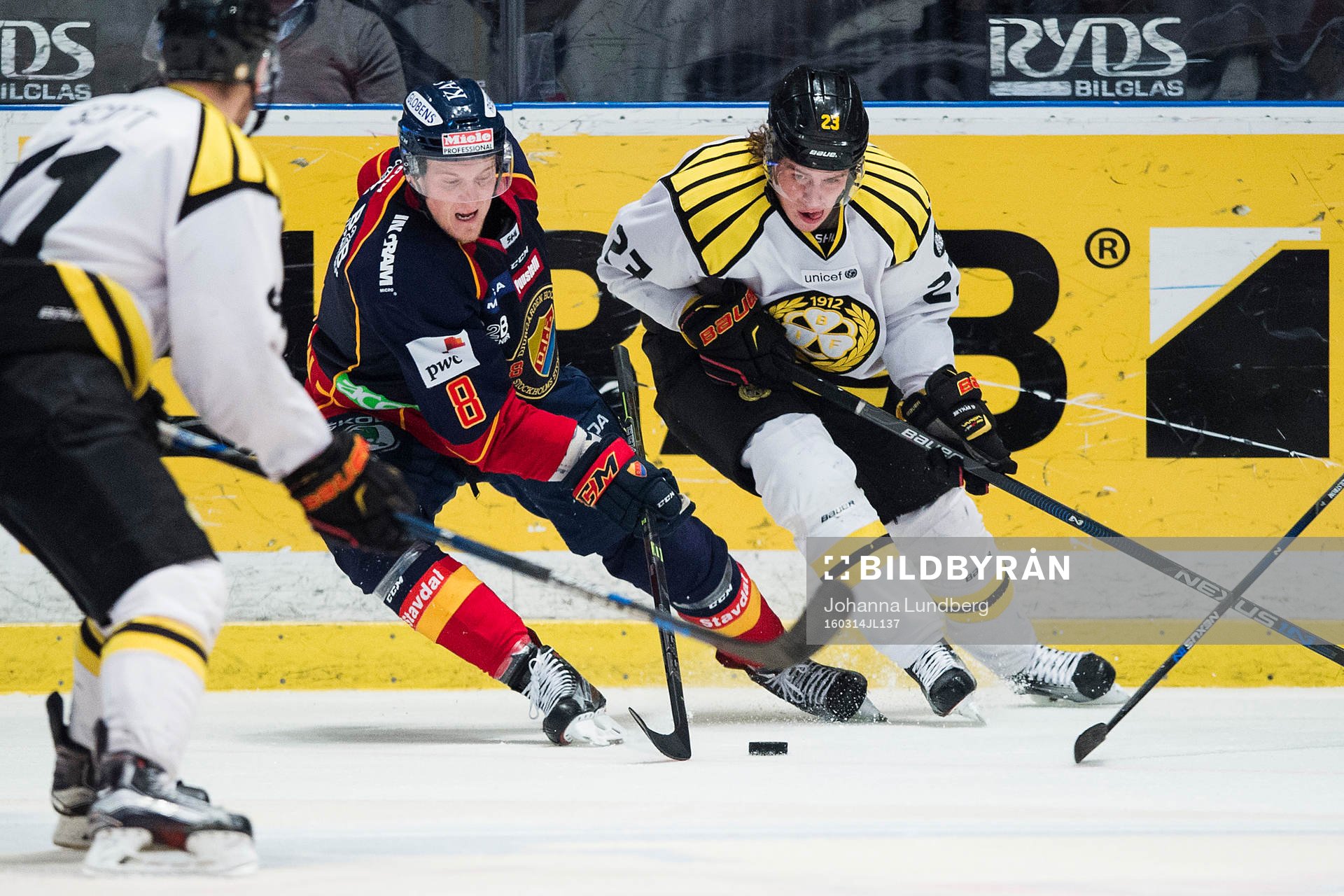 Djurgårdens Mikko Lehtonen och Brynäs Lucas Carlsson  i