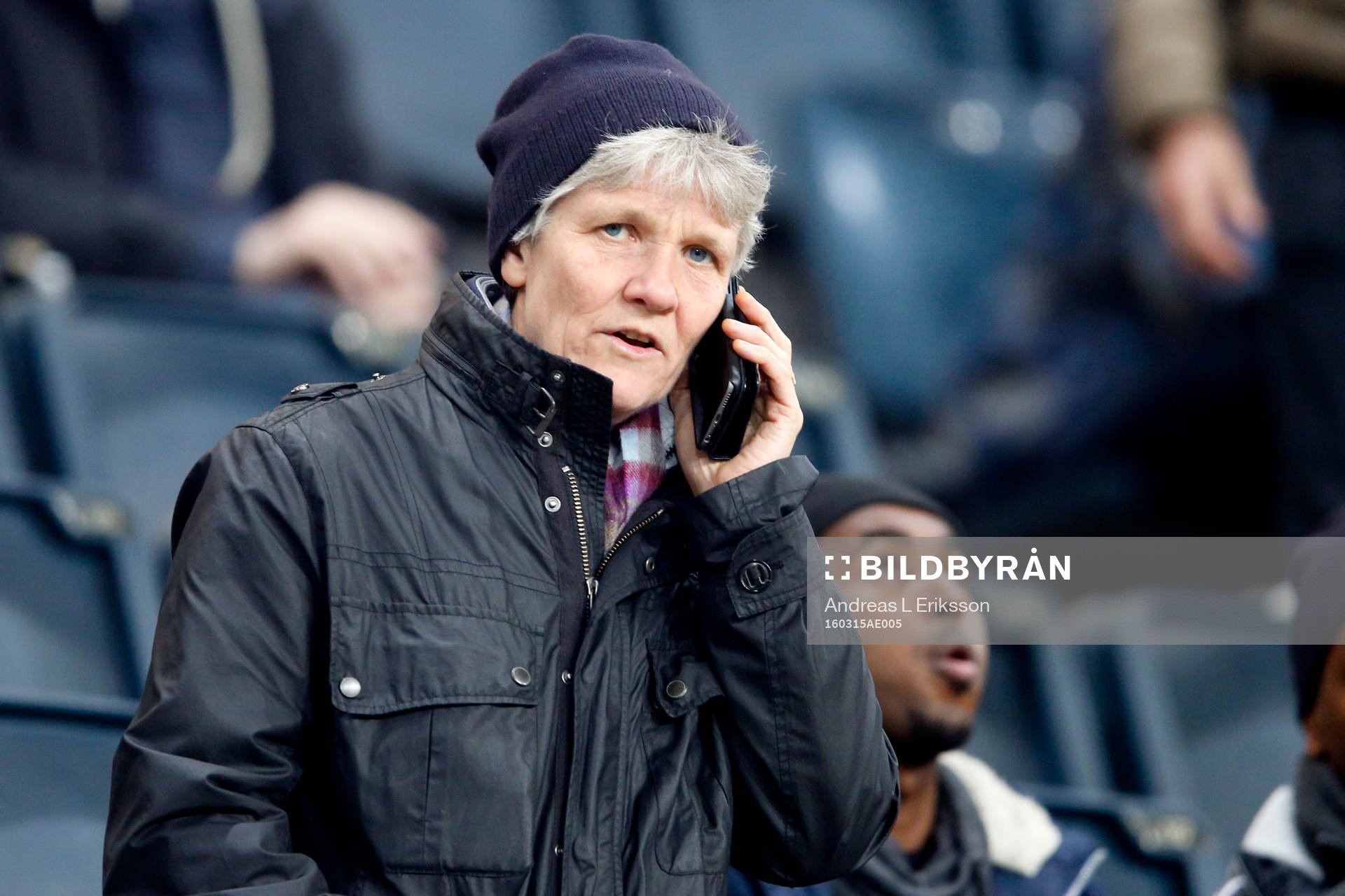 Sveriges förbundskapten Pia Sundhage på läktaren inför kvartsfinalen i Svenska Cupen i fotboll mellan AIK och Hammarby den 15 mars 2016 i Stockholm.