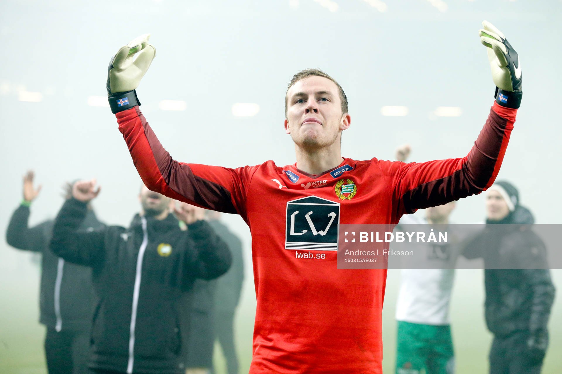 Hammarbys målvakt Ögmundur Kristinsson jublar efter att ha satt den avgörande straffen under kvartsfinalen i Svenska Cupen i fotboll mellan AIK och Hammarby den 15 mars 2016 i Stockholm.