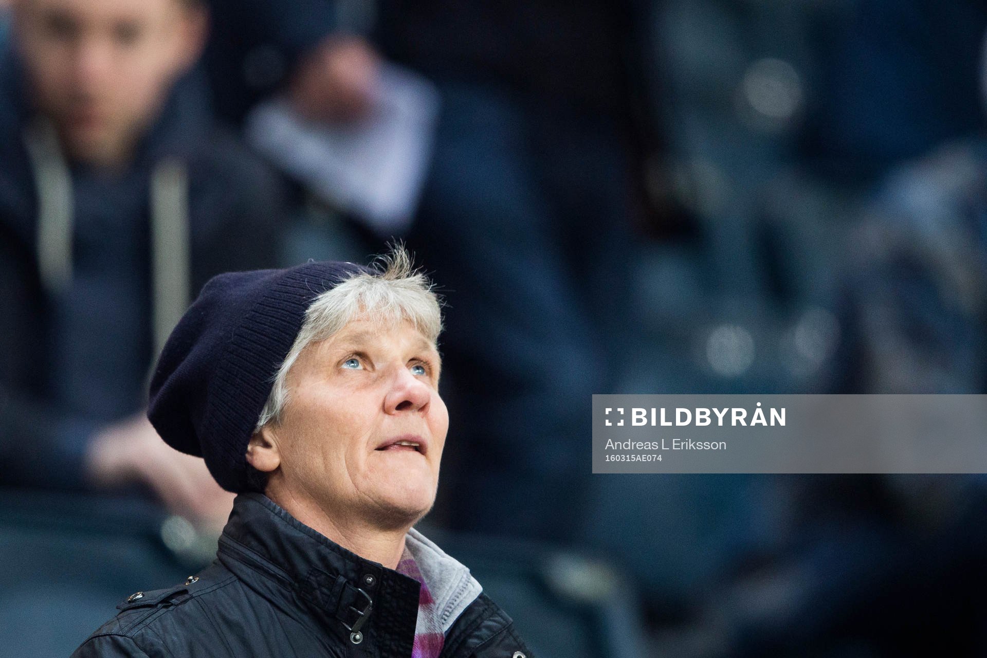 Sveriges förbundskapten Pia Sundhage på läktaren inför kvartsfinalen i Svenska Cupen i fotboll mellan AIK och Hammarby den 15 mars 2016 i Stockholm.