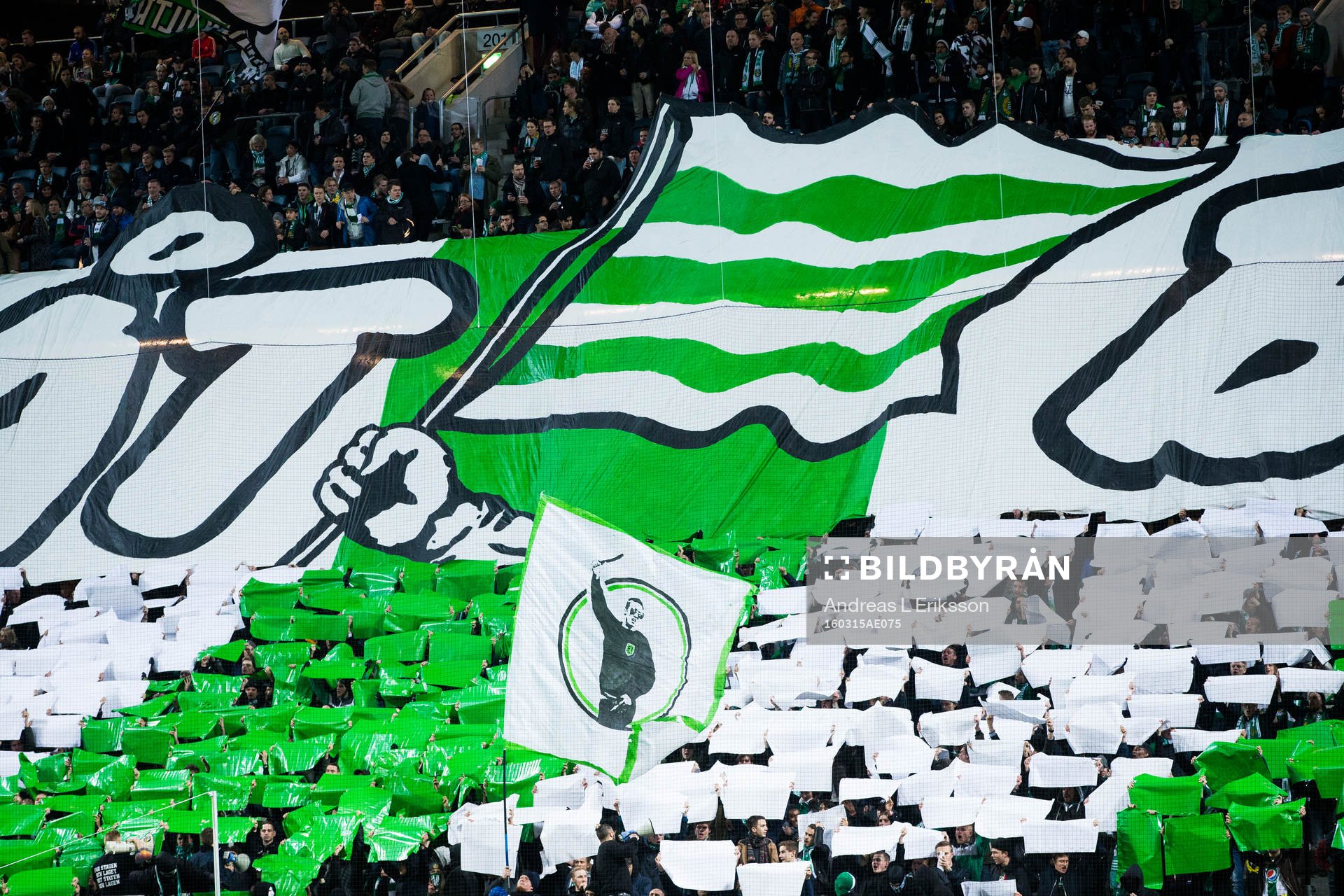Hammarbys supportrar med ett TIFO innan kvartsfinalen i