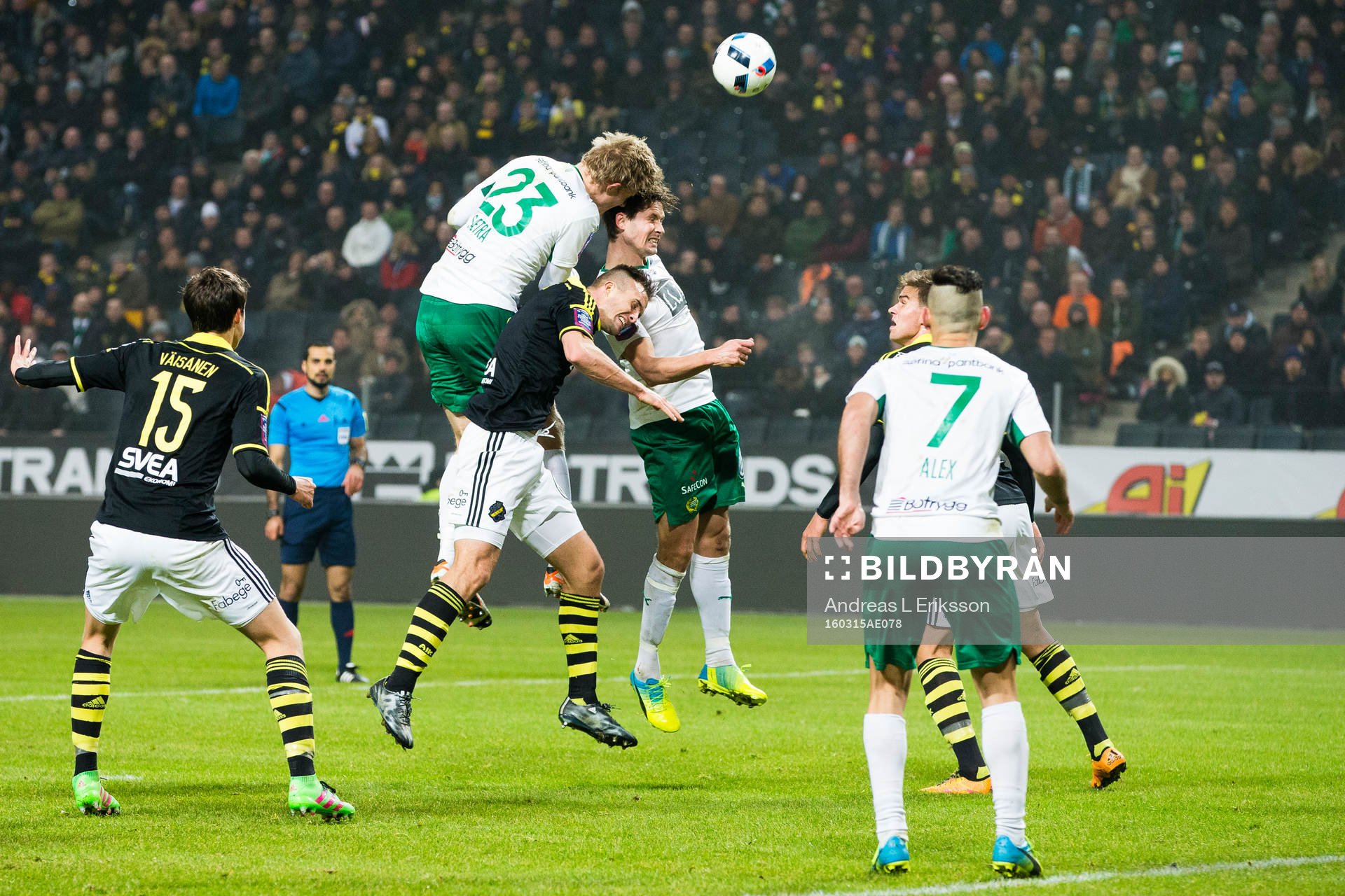 s Fredrik Brustad och Hammarbys Philip Haglund i en