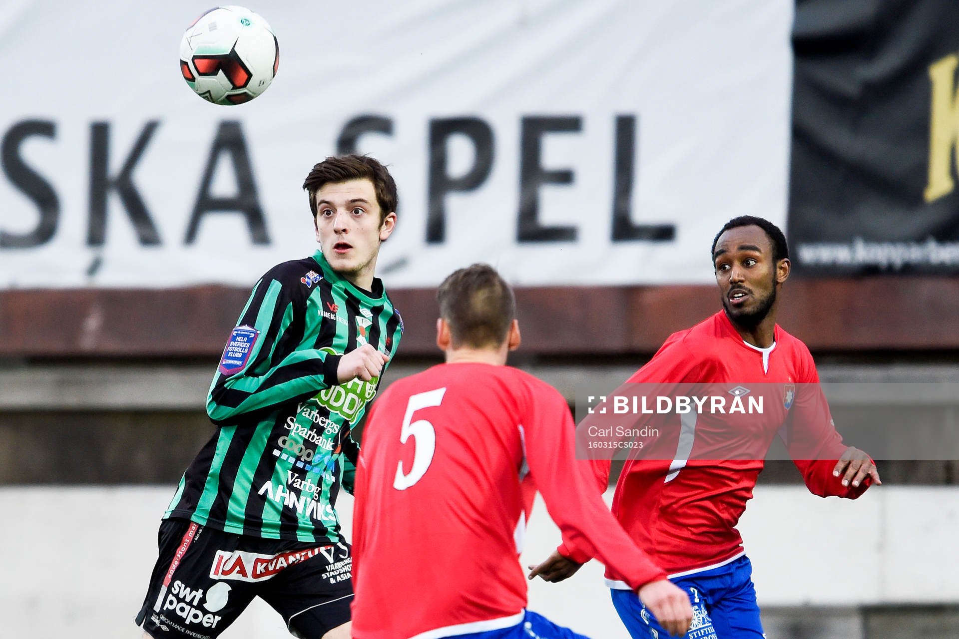Varbergs Adrian Osdautaj och Örgrytes David Johansson och