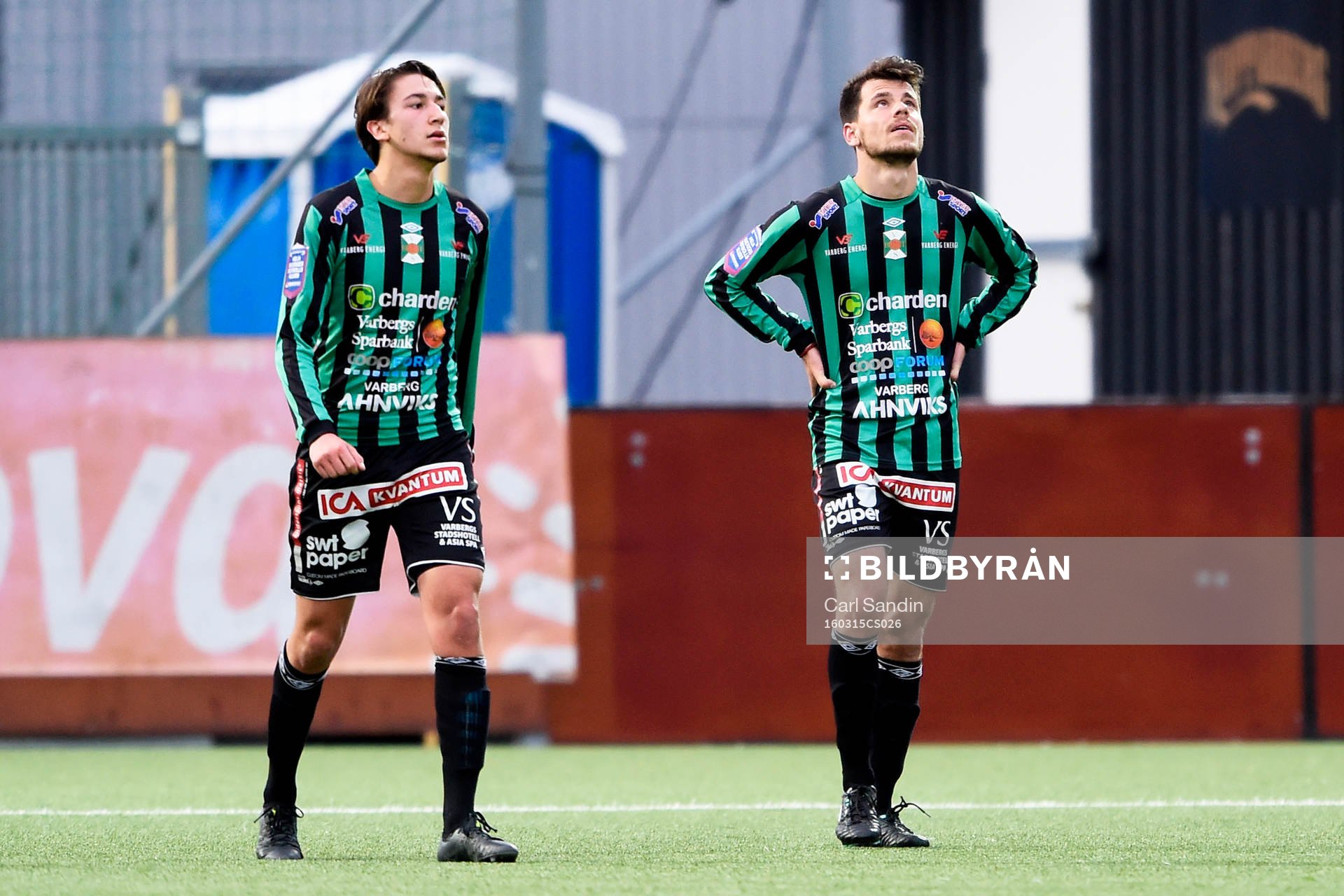 Varbergs Harry Maghder och Varbergs Liridon Selmani deppar