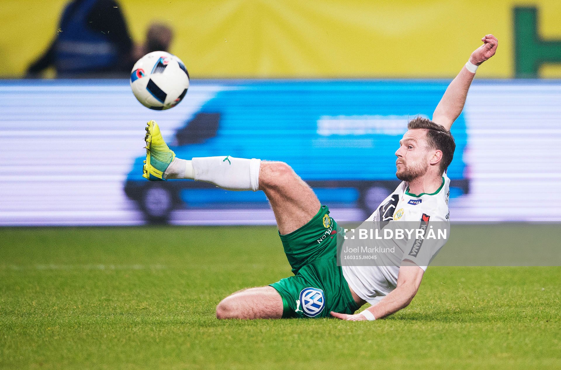 Hammarbys Arnor Smarason skjuter in 0-1