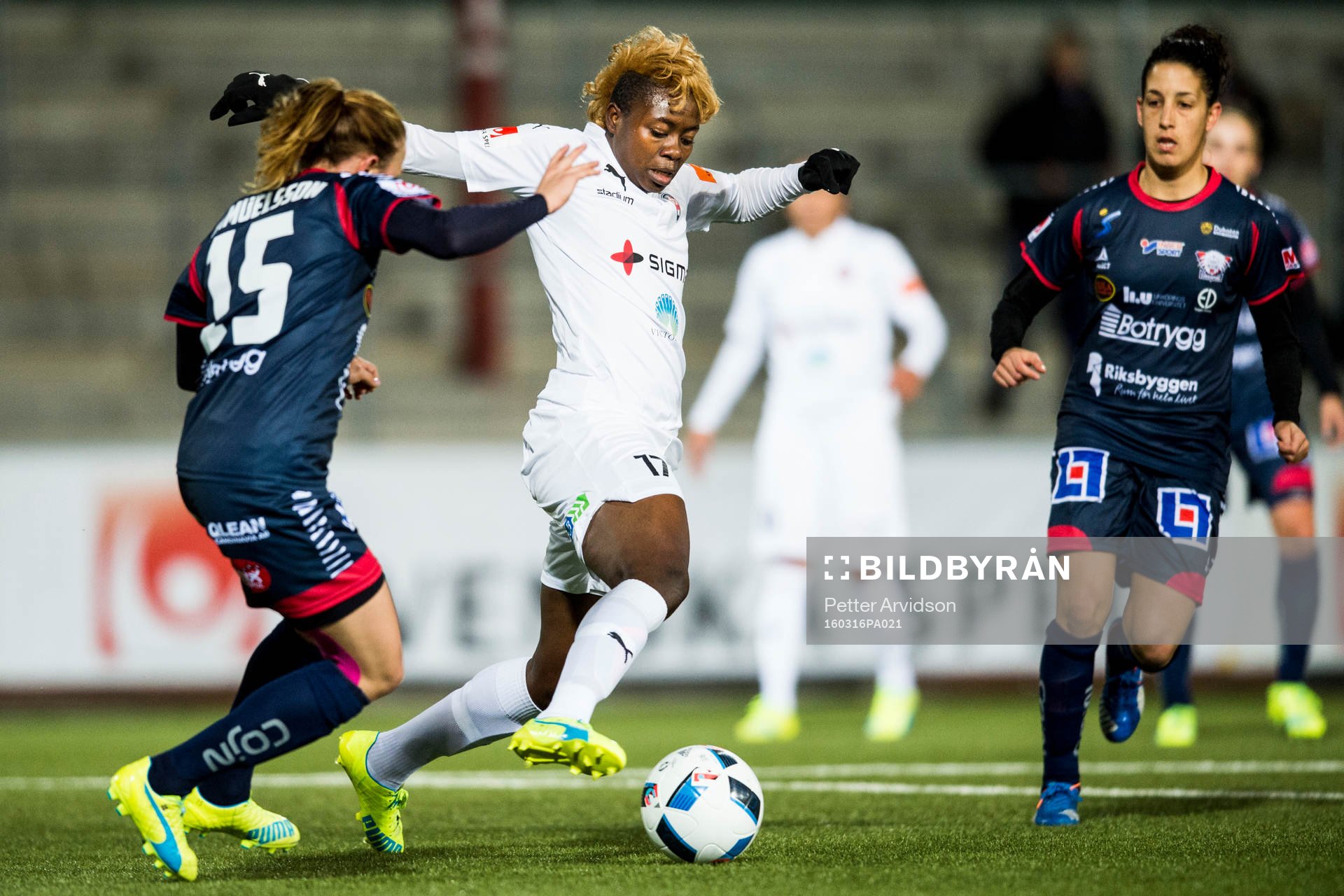 Rosengårds Gaëlle Enganamouit och Linköpings Jessica