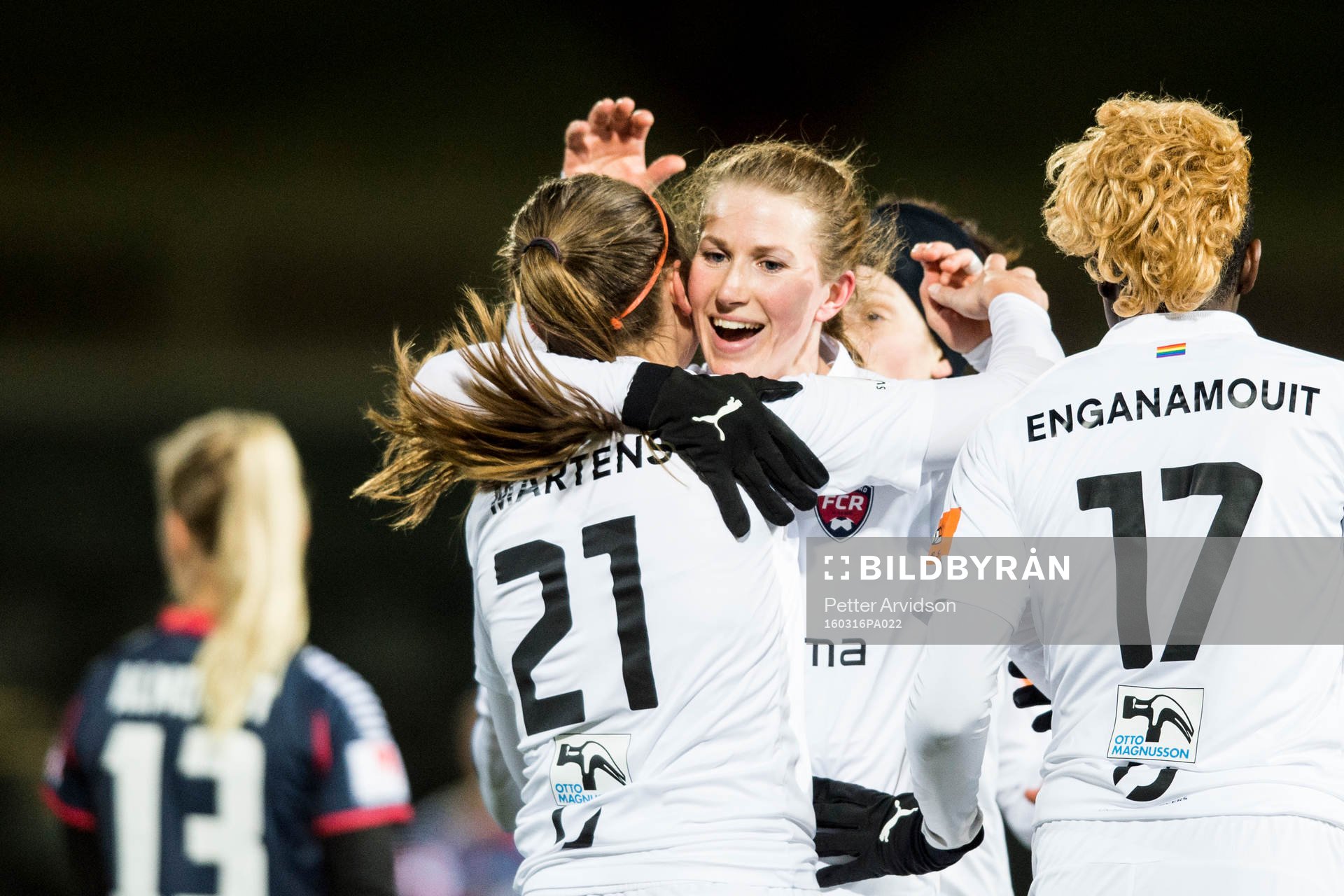 Rosengårds Emma Berglund kramar om Lieke Martens