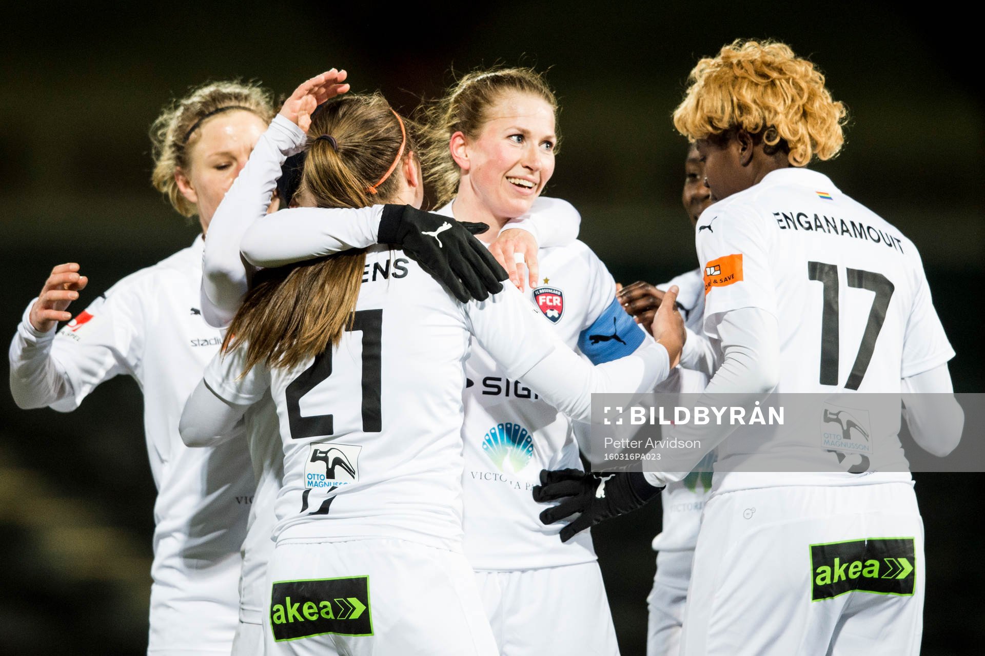 Rosengårds Emma Berglund kramar om Lieke Martens