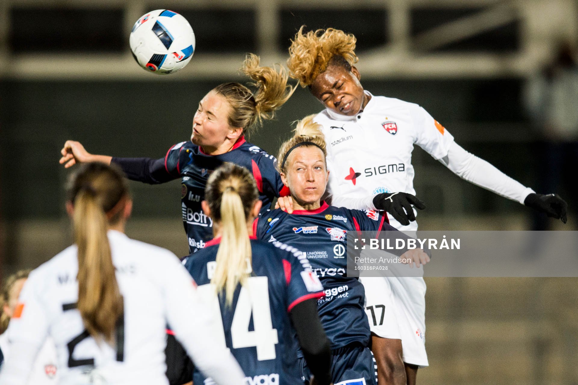 Rosengårds Gaëlle Enganamouit och Linköpings Magdalena