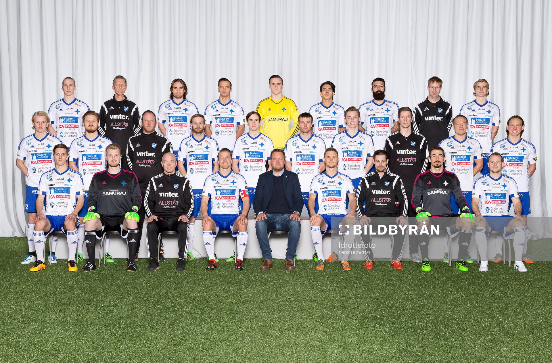 Lagbild för Luleå den 16 mars 2016 i Luleå. Bakre ledet fr. v. Pierre Boman, Björn Ljungqvist (massör), Patrik Wallin, Patrik Pettersen, Gustav Stålnacke, Islam Burman, Barzan Jamshidi, Stefan Nyblom (materialförvaltare), Sebastian Sandlund
MItten ledet fr. v. Max Wårell, Joel Rajalakso, Nils-Olof Carlsson (materialförvaltare), Jesper Medén, Viktor Pettersson, Vladimir Lazarev, Jonatan Vikström, Johan Lutström (målvaktstränare), Emil Johansson, Viktor Pettersson
Sittande fr. v. Anton Andersson, Anton Olofsson, Fredrik Waara (huvudtränare), Carl-Johan Norrbin, Daniel Kalén (Sportchef), Linus Johansson, Johan Isaksson (assisterande tränare), Vladimir Sudar, Tomas Eriksson