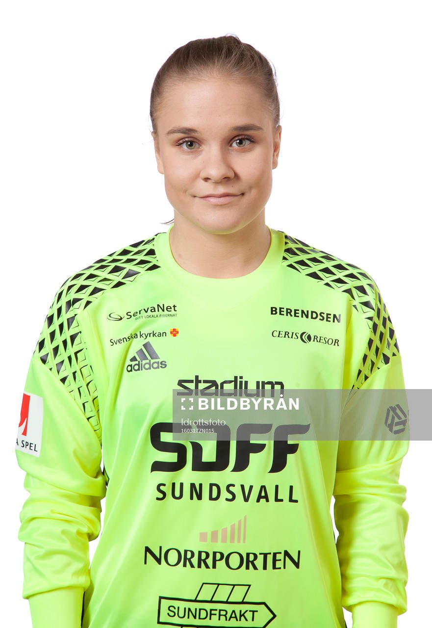 Målvakt Moa Altin Elfving poserar för ett porträtt den 17 mars 2016 i Sundsvall.