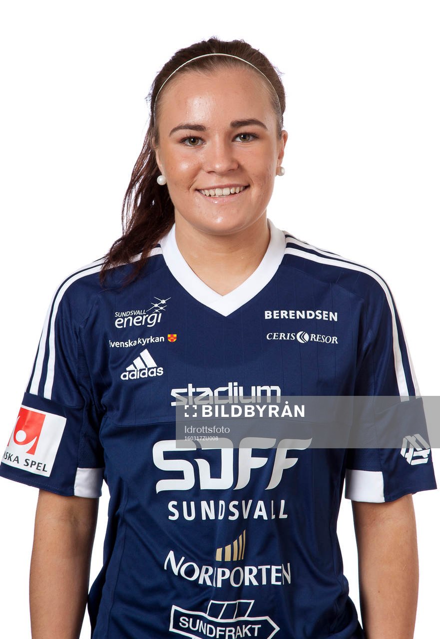Maxine Björkholm poserar för ett porträtt den 17 mars 2016 i Sundsvall.