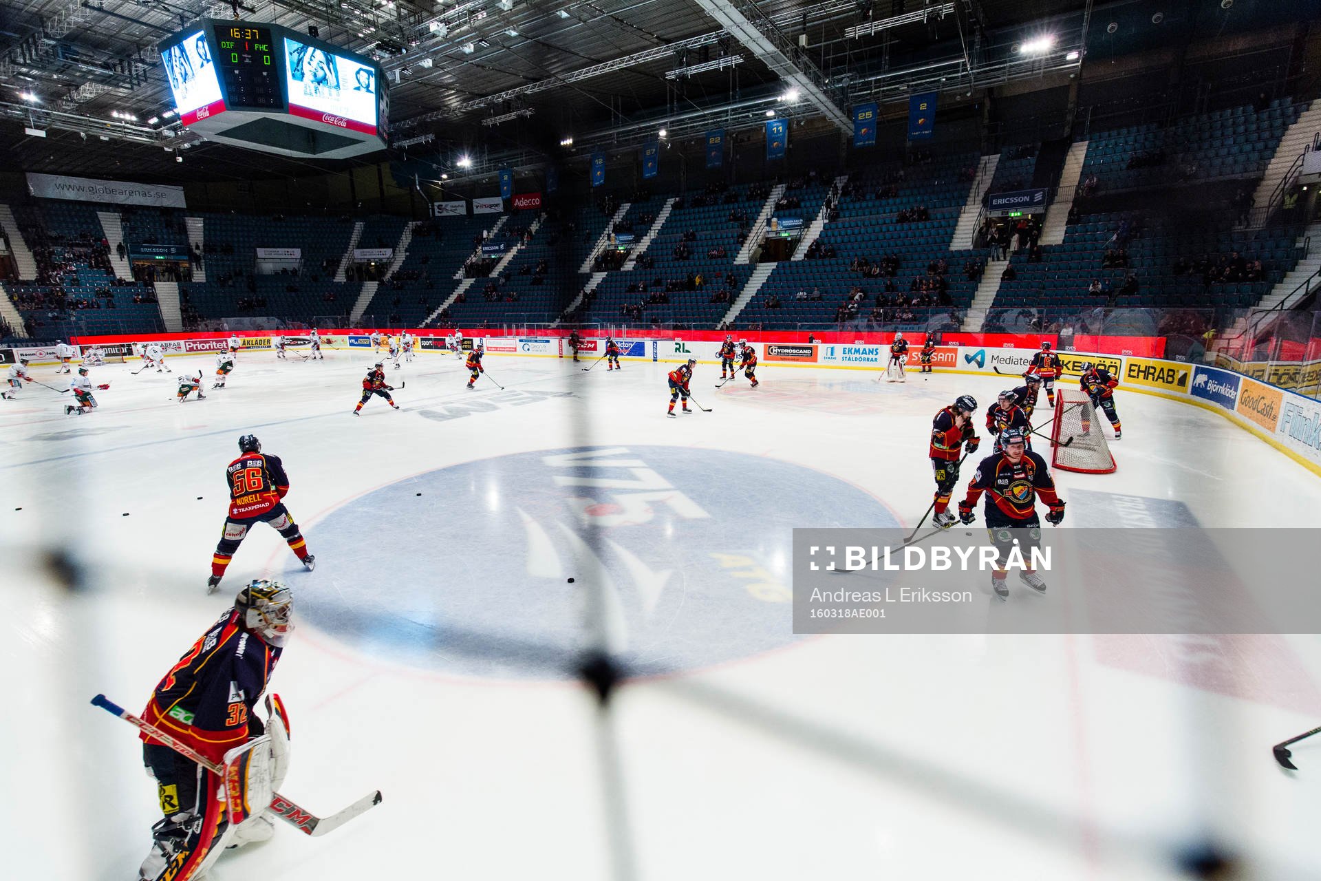 Djurgårdens spelare värmer upp innan kvartsfinal 2 i