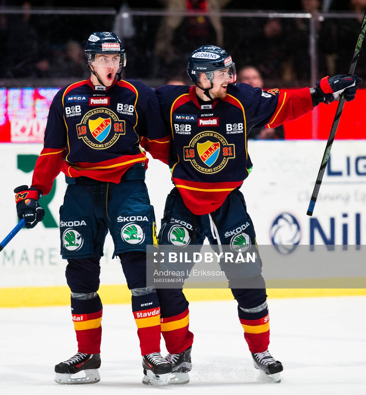 Djurgårdens Philip Holm och Daniel Brodin jublar