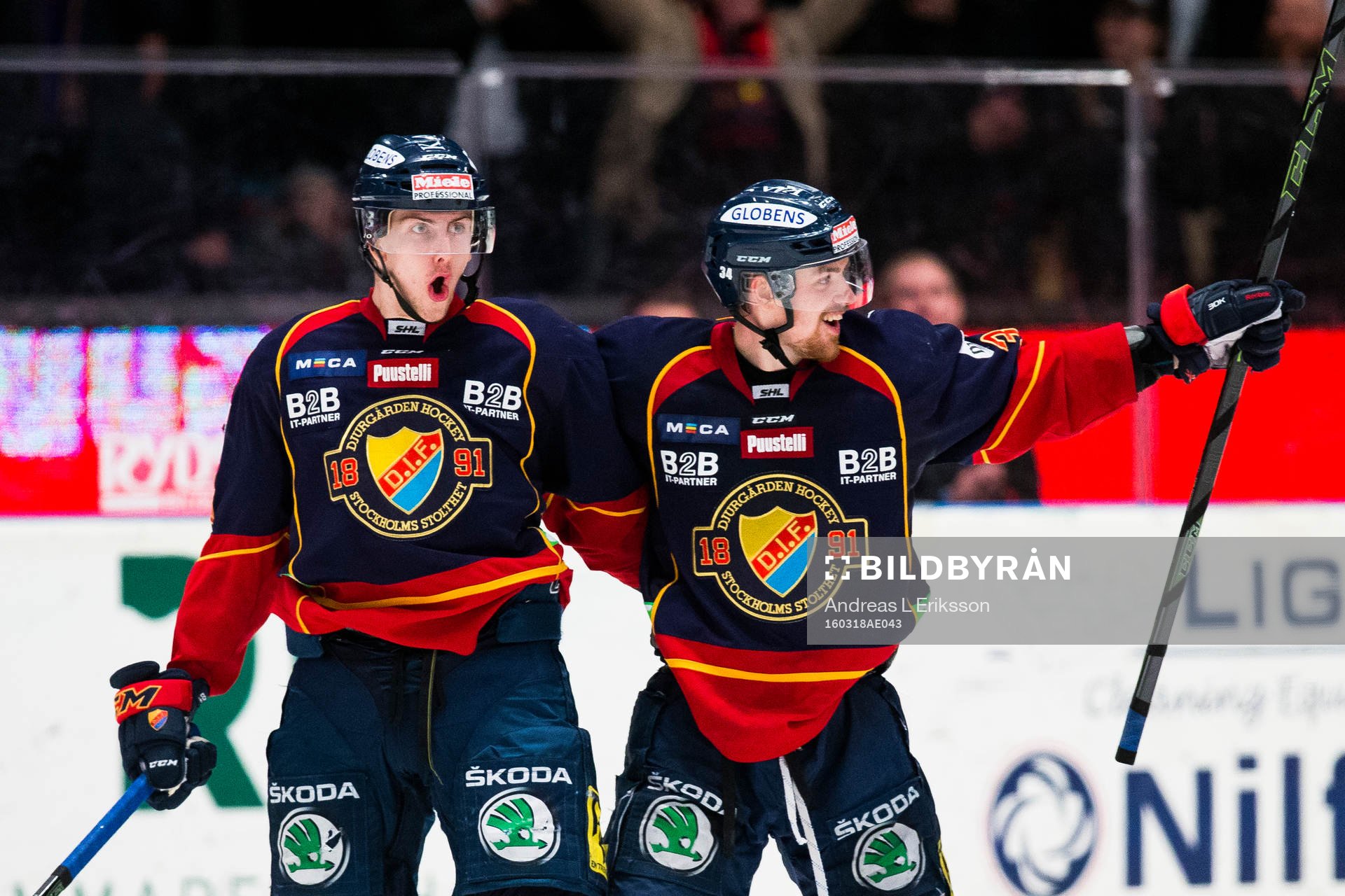 Djurgårdens Philip Holm och Daniel Brodin jublar