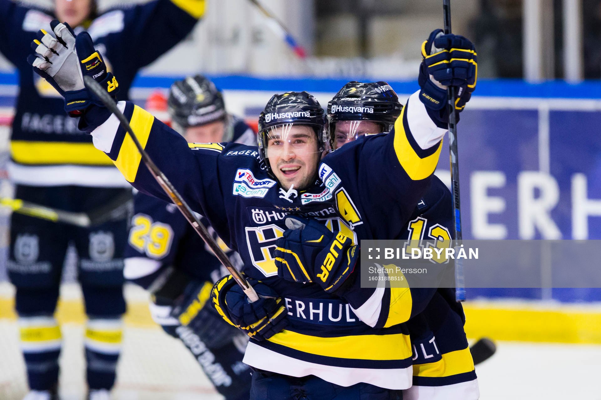 s Chris Campoli jublar